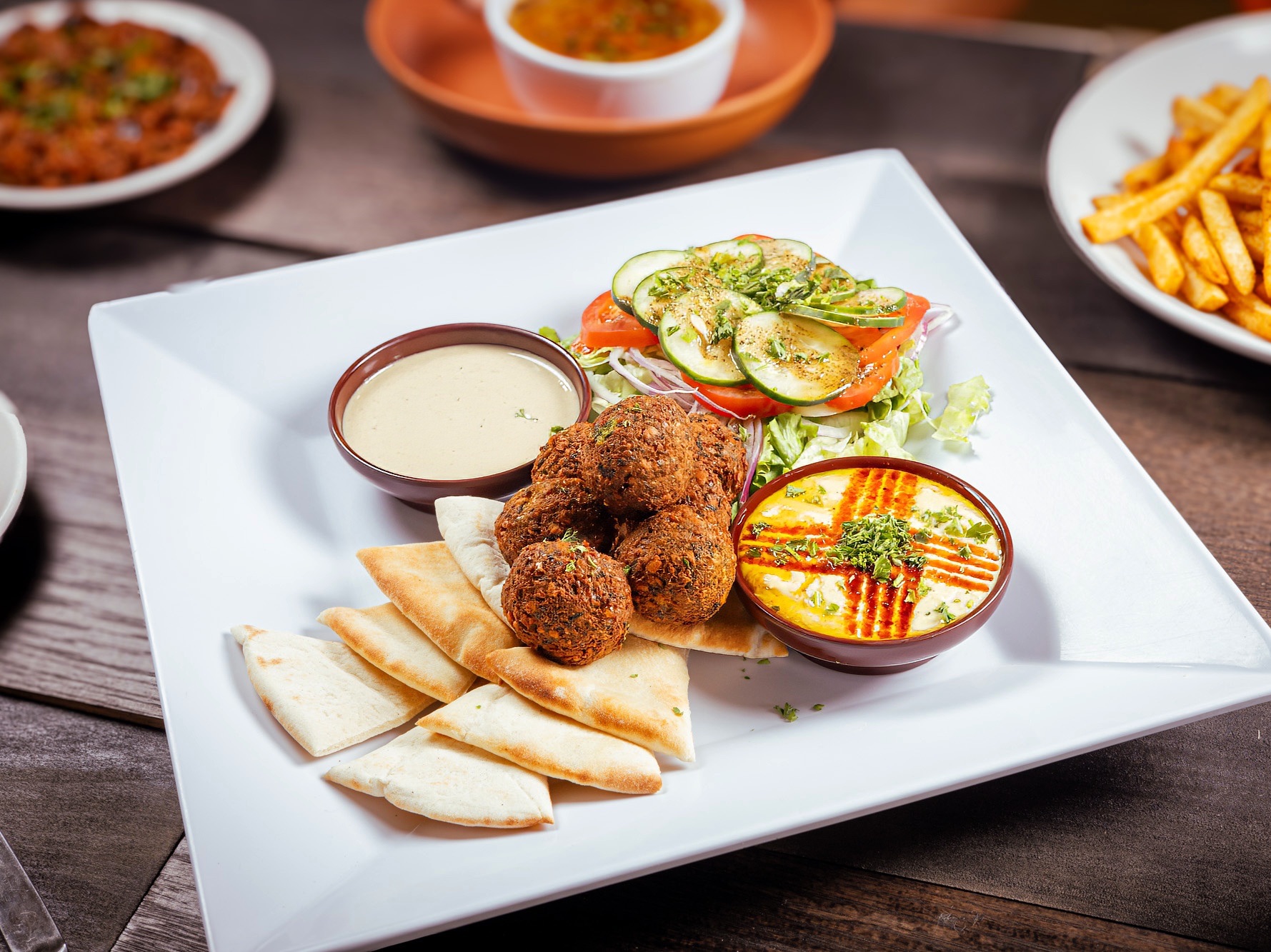Falafel Plate (v).