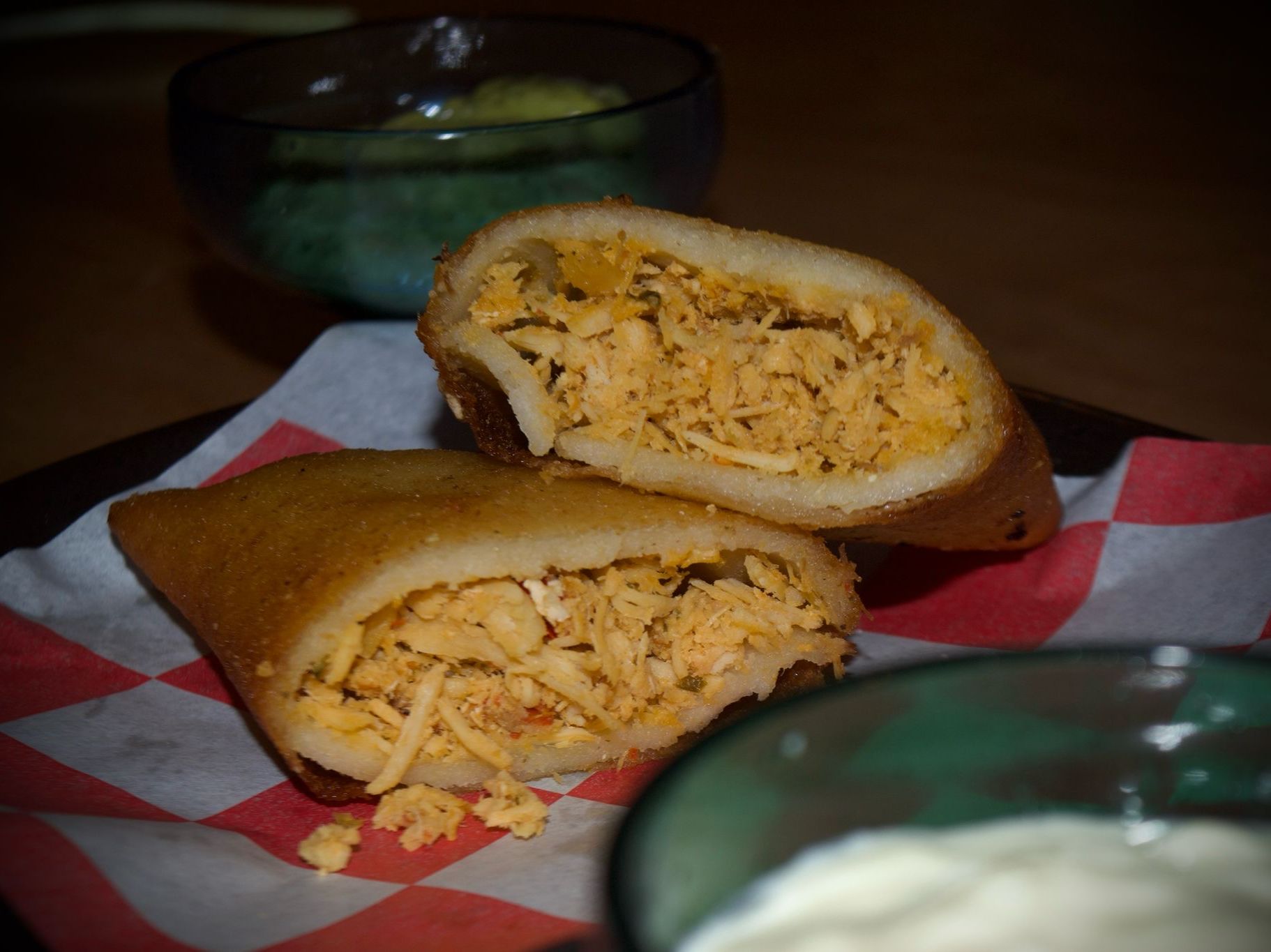 Shredded Chicken Pattie (1 Piece) / Empanada de Pollo Mechado (1 Unidad).