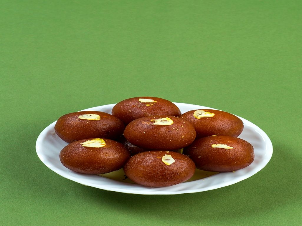 Gulab Jamun (6 Pcs)