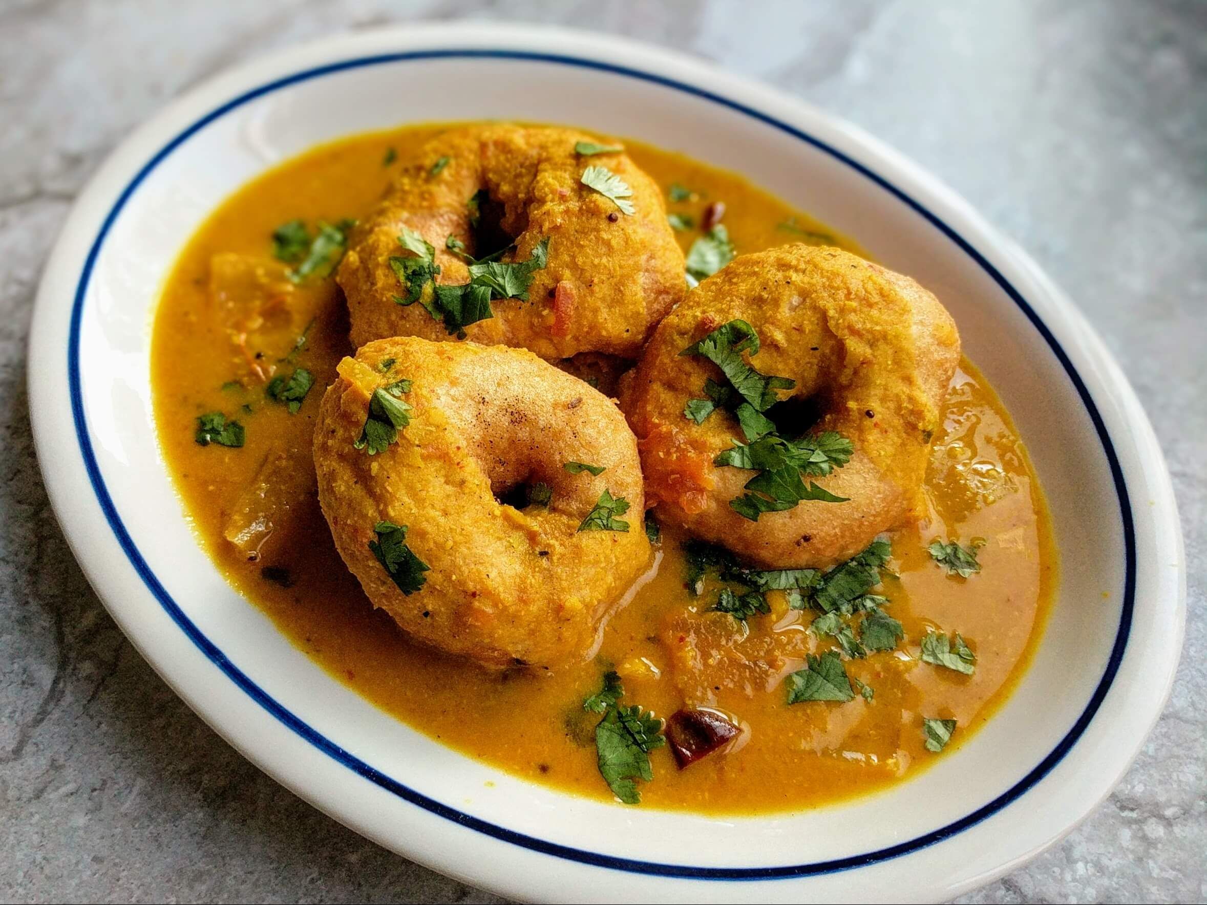 SMV - 08C. Sambar Vada 2 PCS - சாம்பார் வடை.