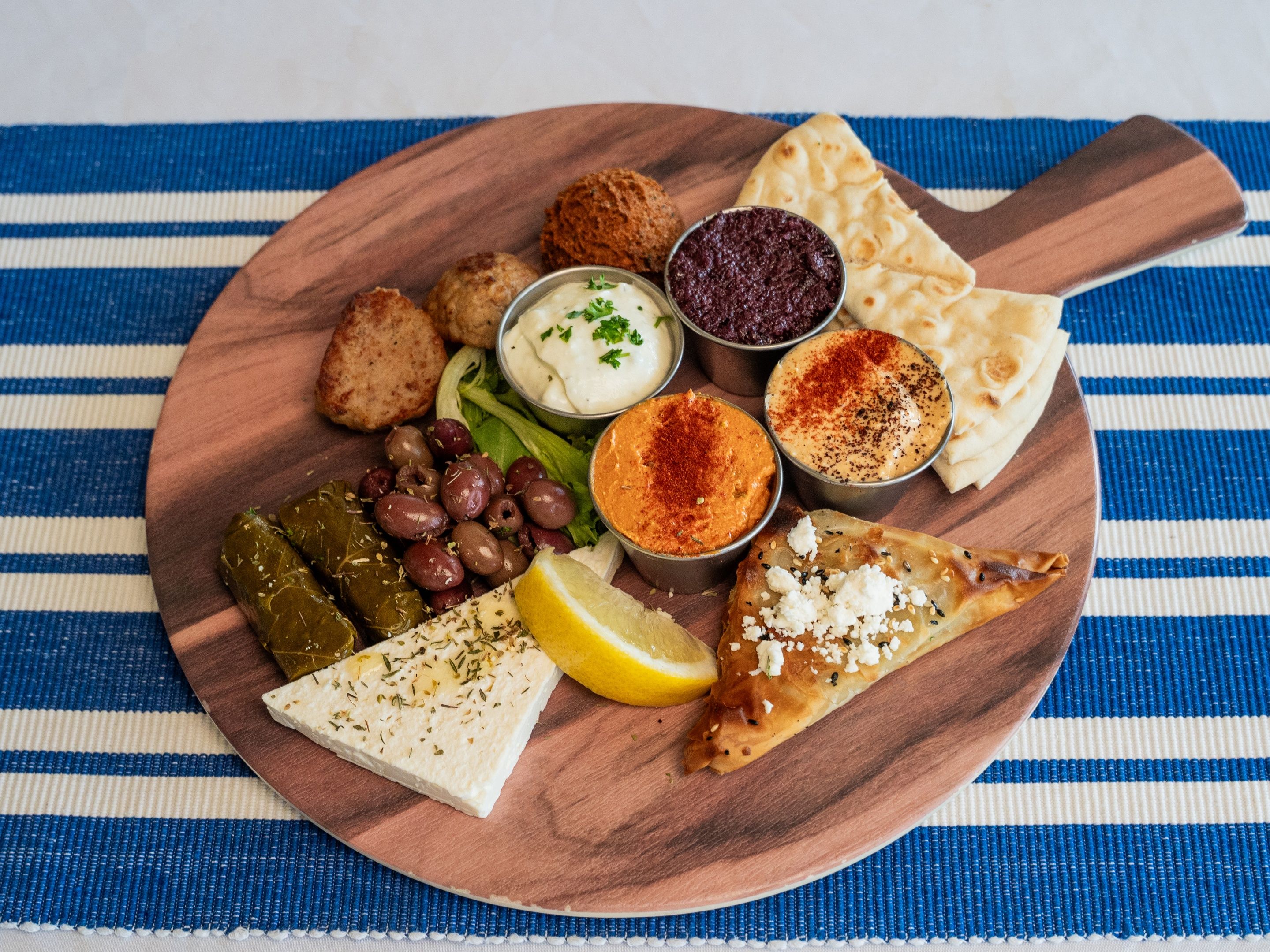 Appetizer Sampler w/ Pita.