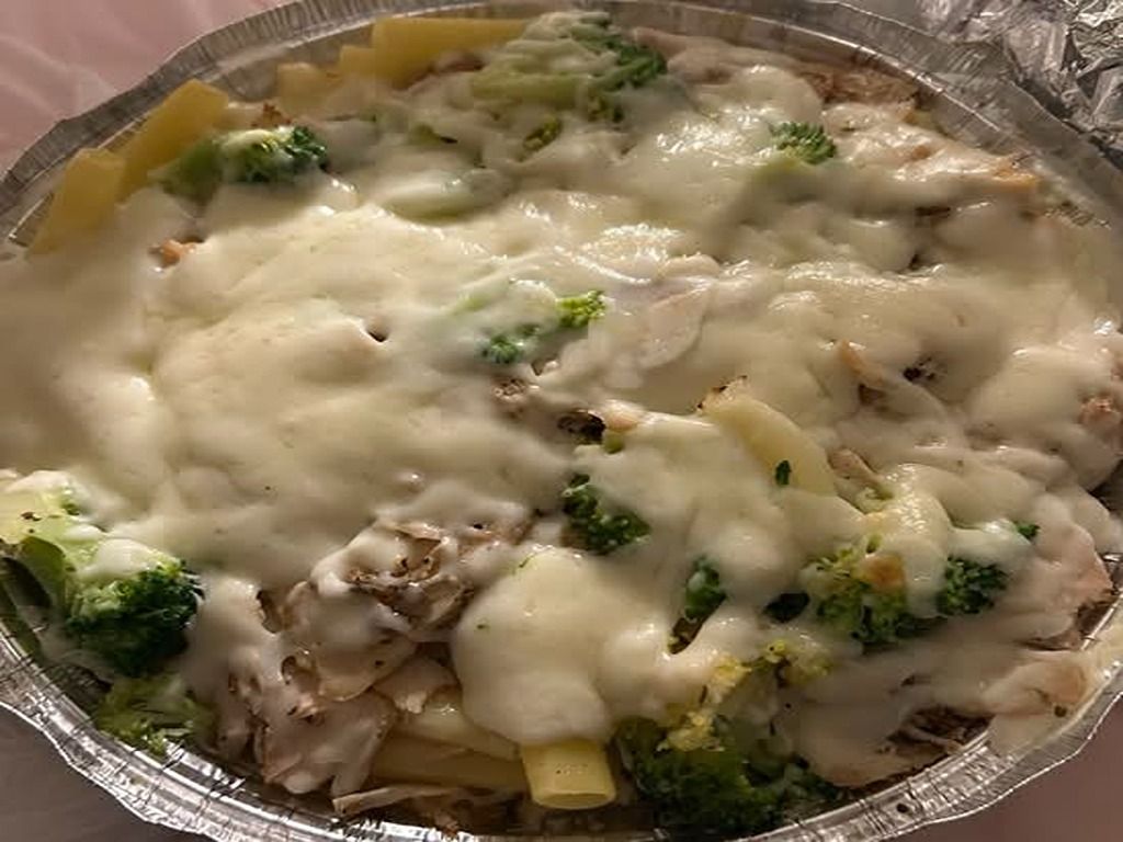 Pasta W/Grilled Chicken, Broccoli & Alfredo Sauce.