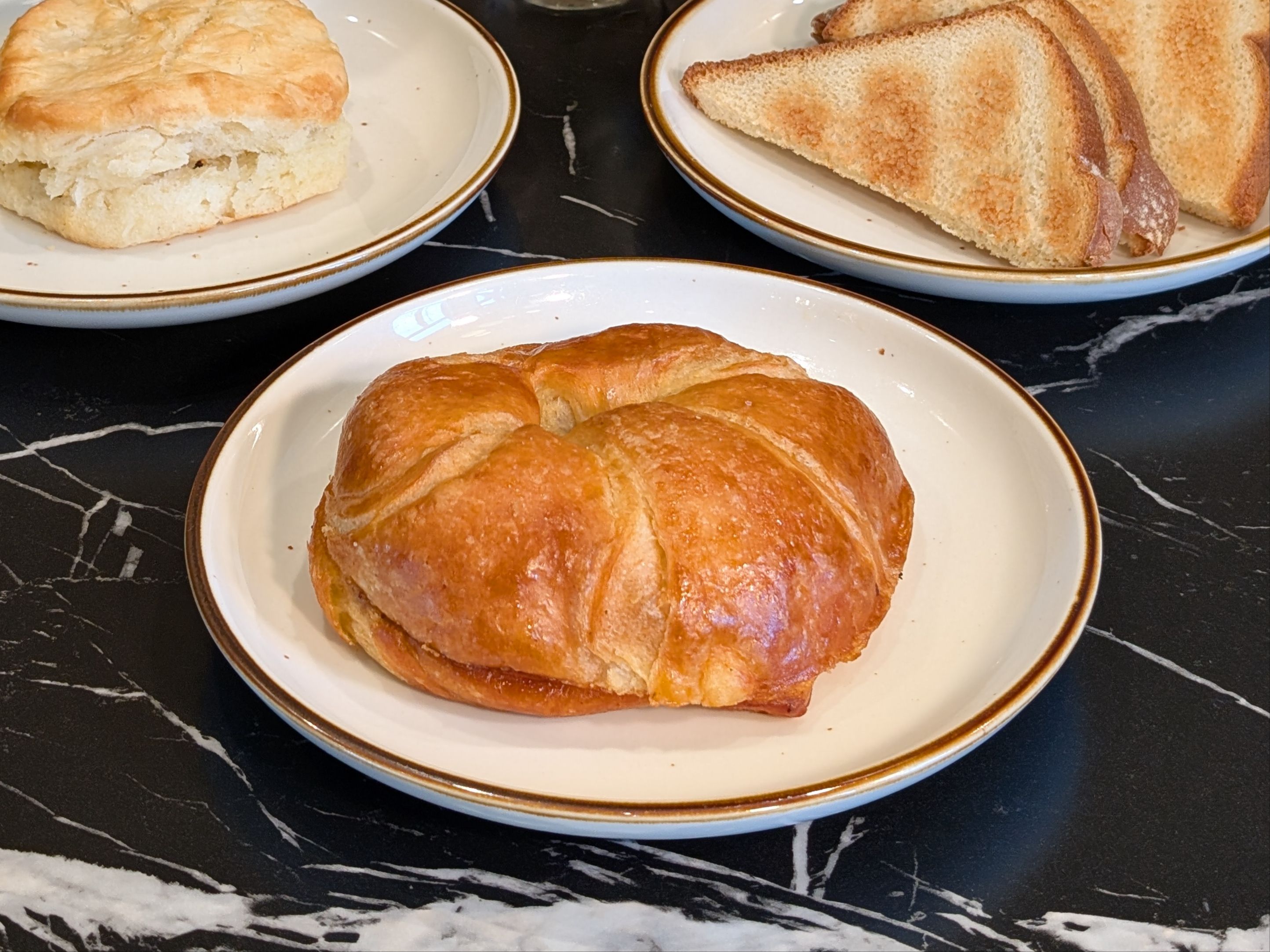 Side - Croissant.