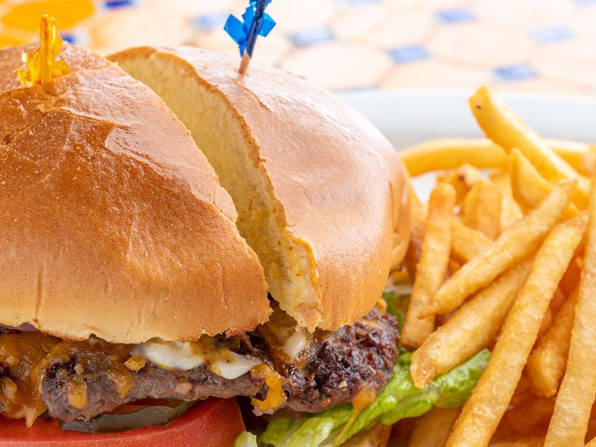 Daisy’S Cheeseburger.