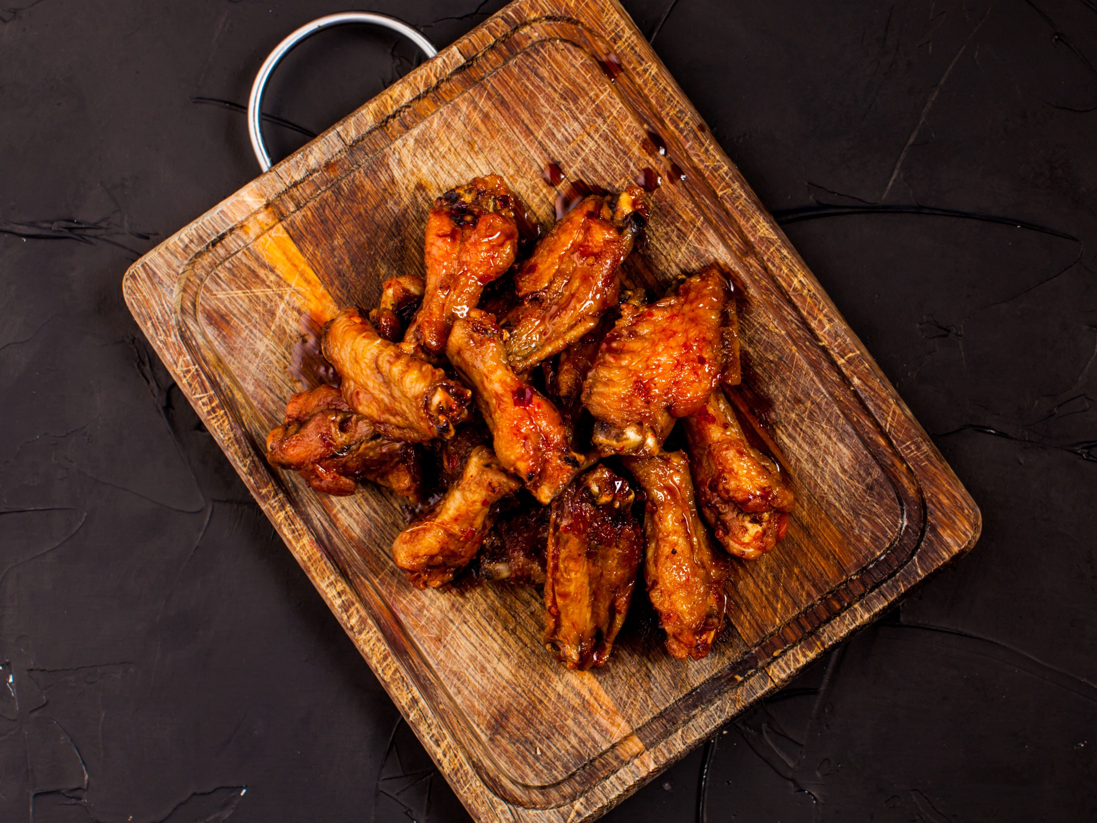 HOT WINGS.