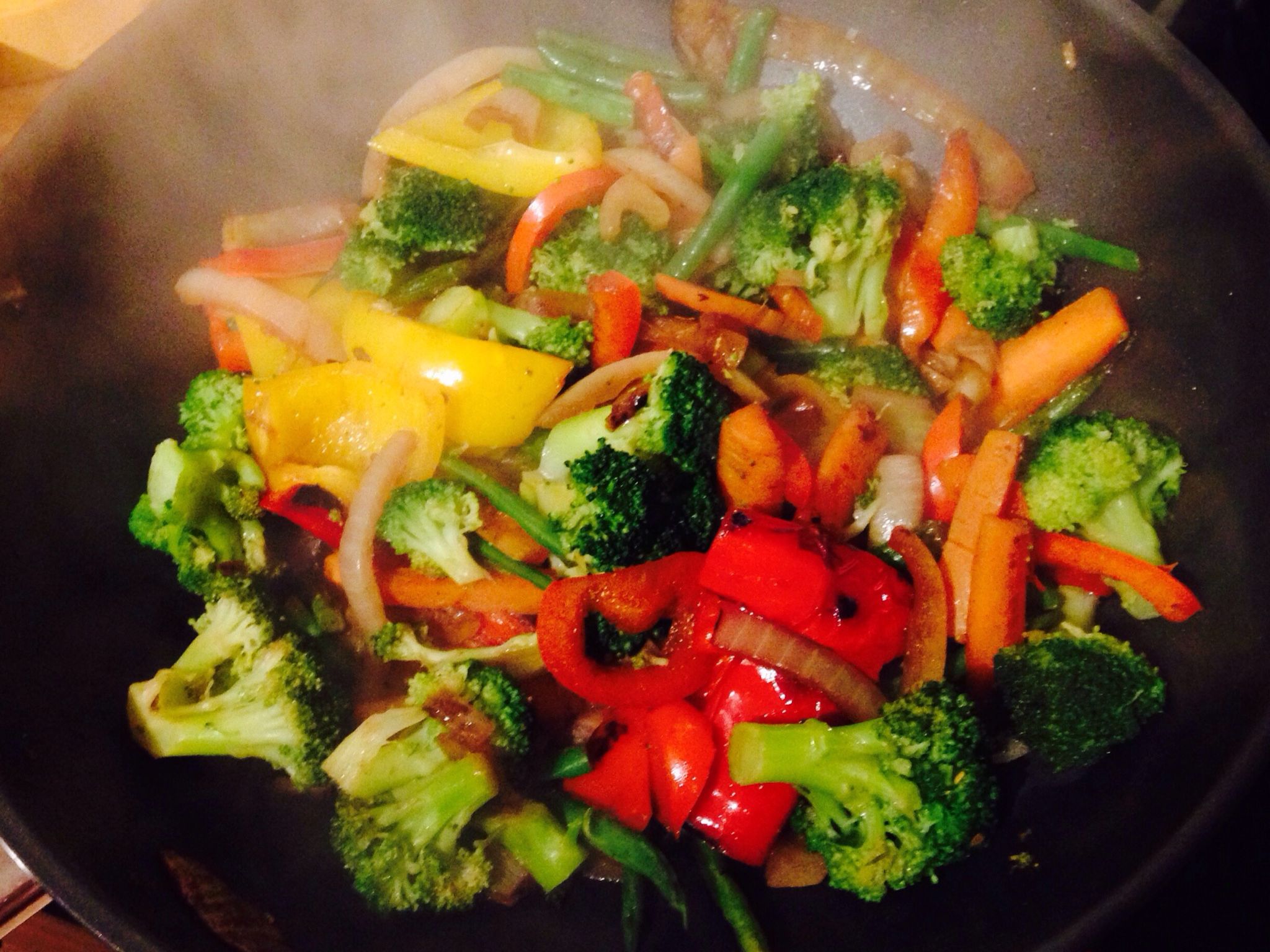 CC. Cơm Xào Gà / Steamed Rice w/Stir Fried Vege, Chicken.