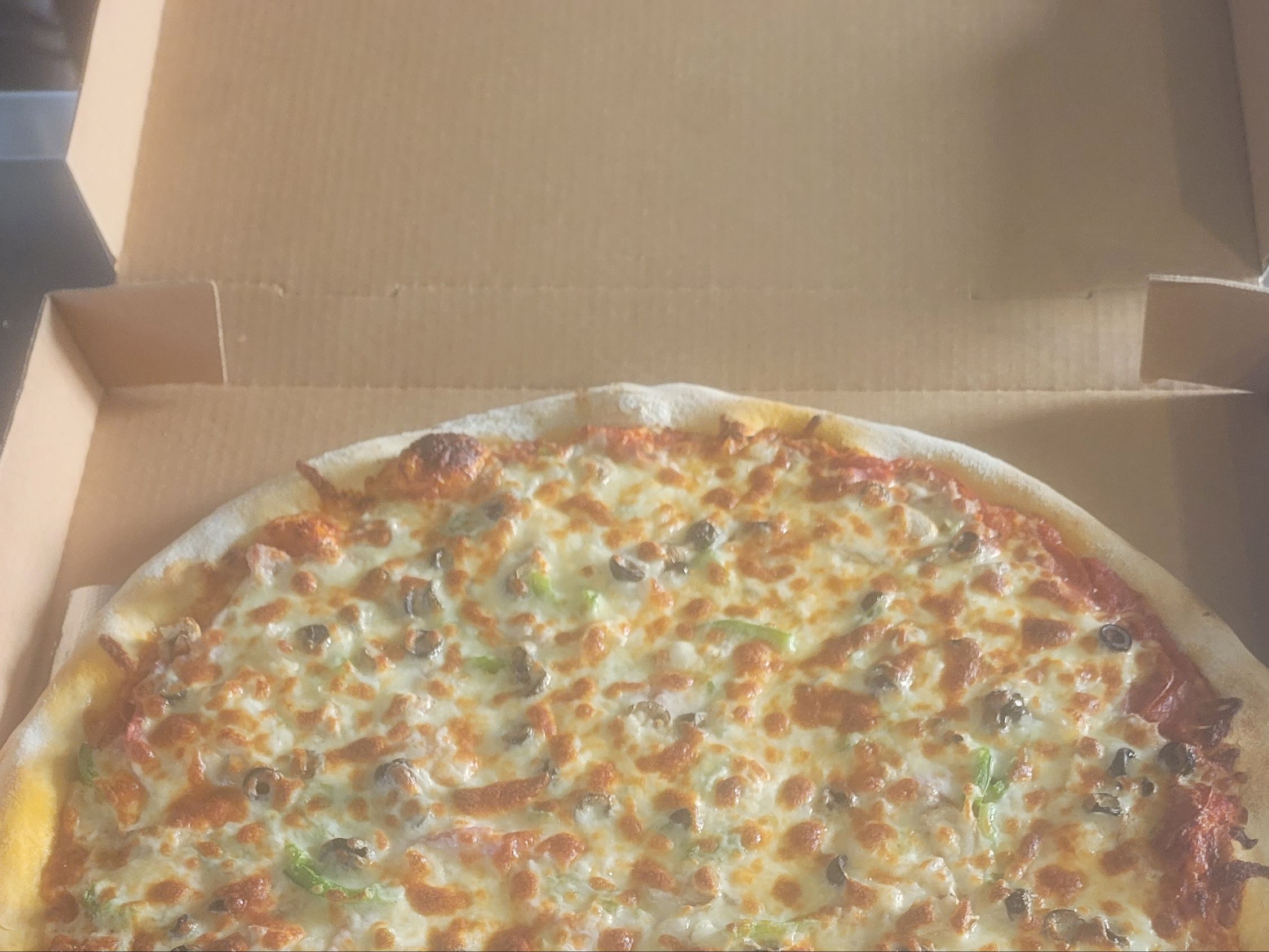 20" Deluxe Pizza.