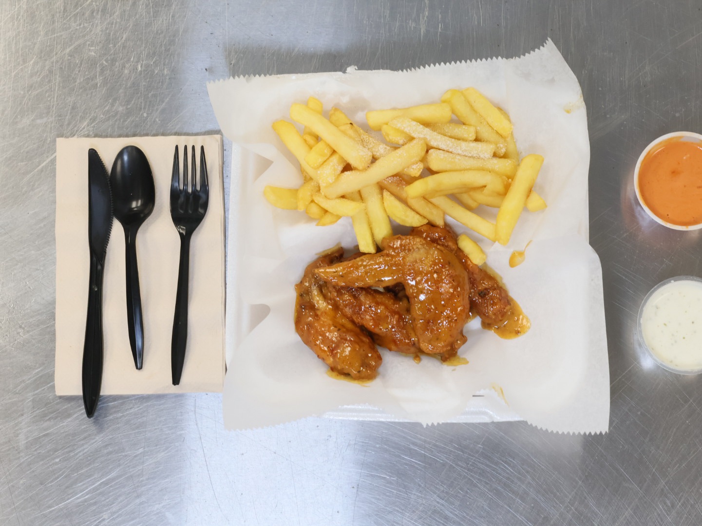 Half Flavored Wings (10 Pcs).