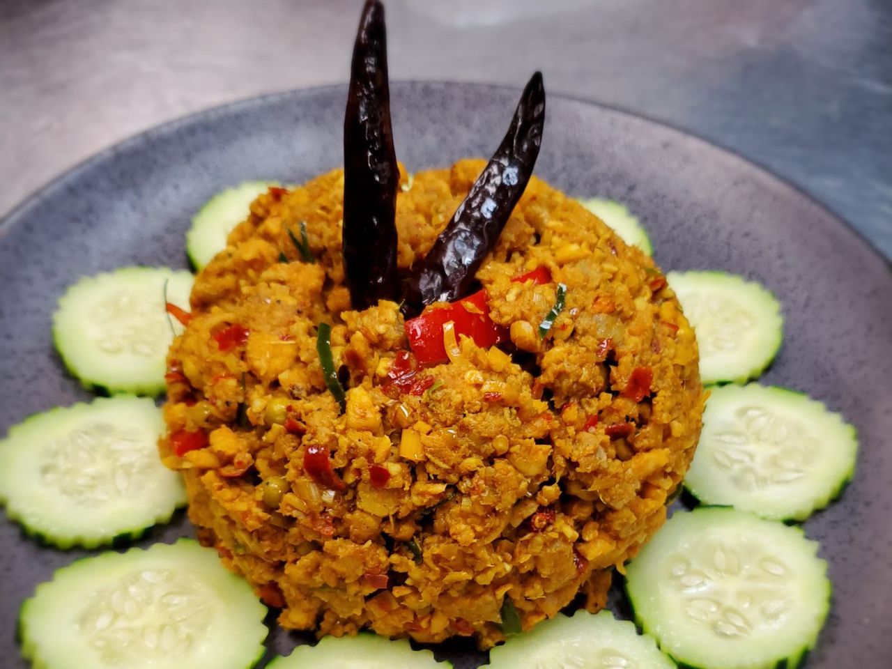 Stir Fried Minced Pork with Southern Curry Paste (Koa Kling).