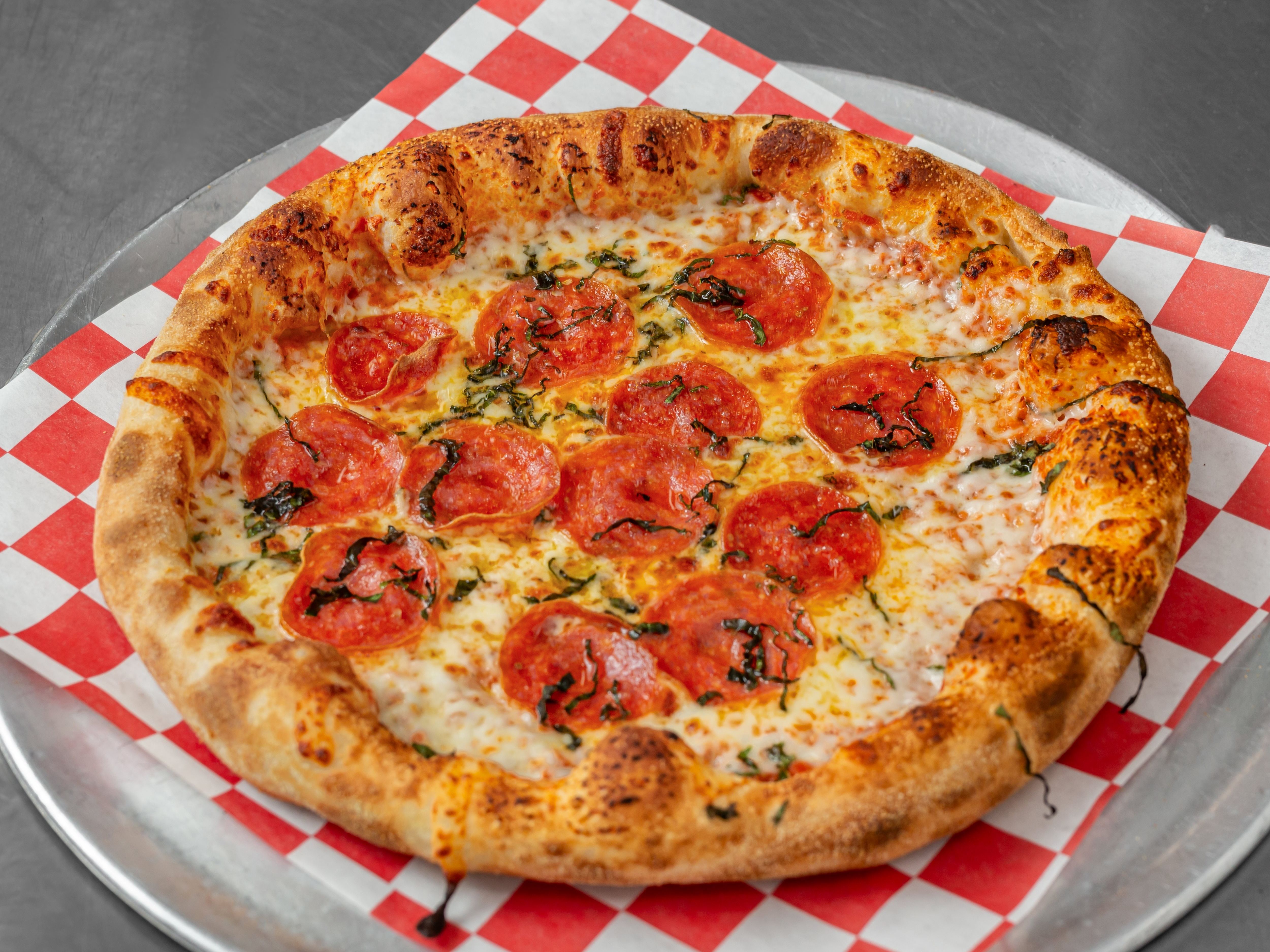 14" Senate Pizza