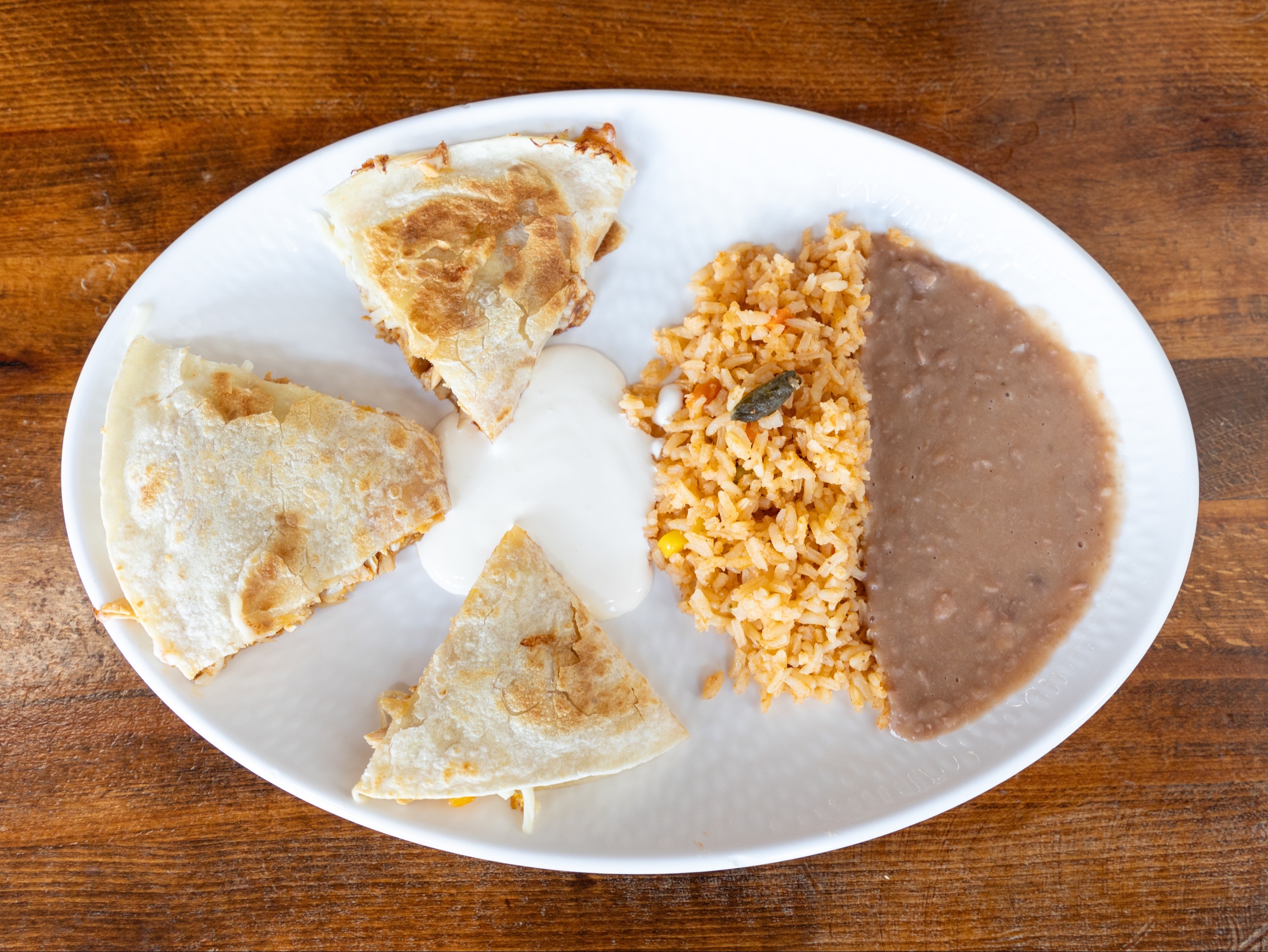Kids Quesadilla con Arroz Y frijoles.