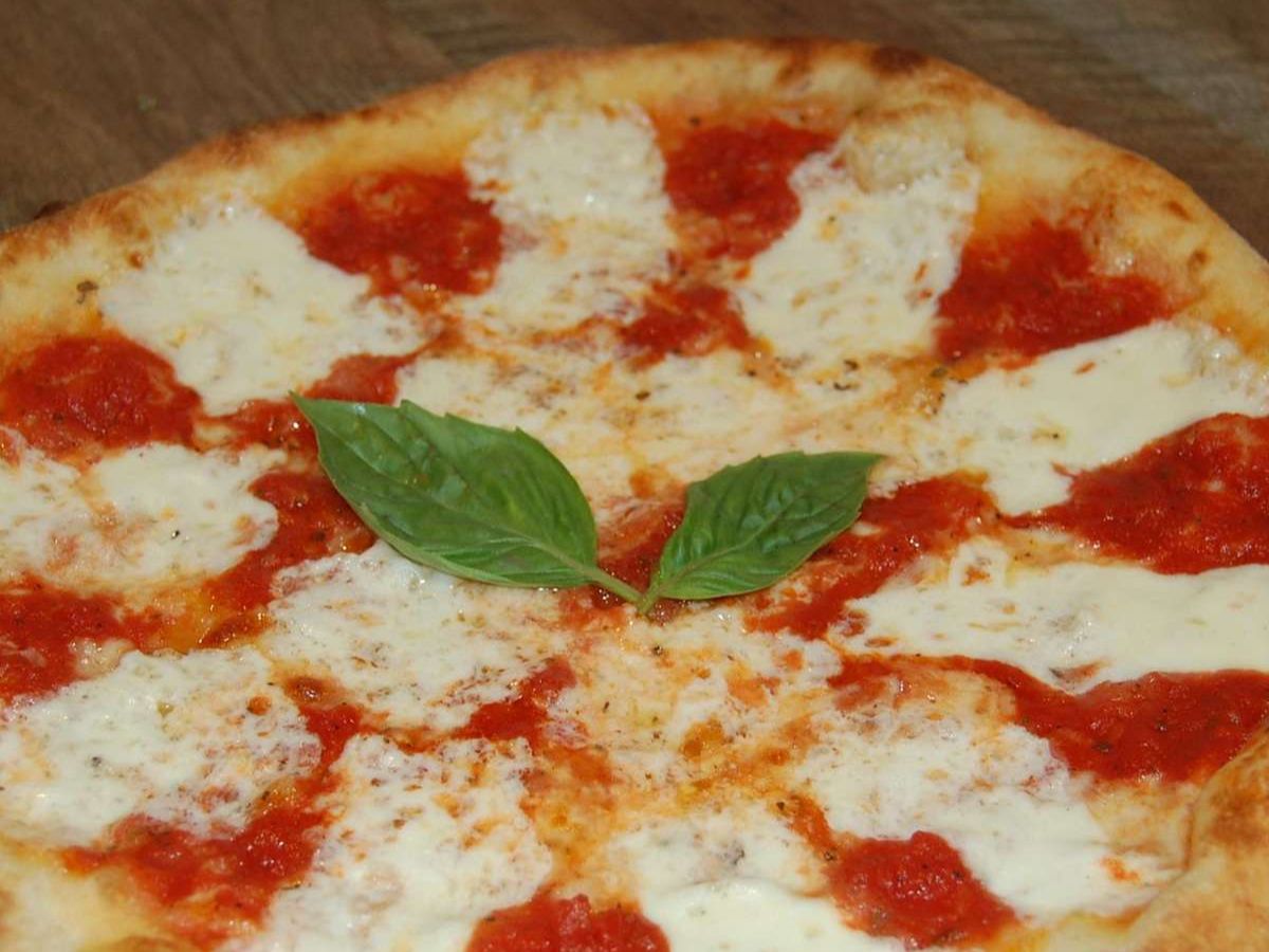 Margherita Pizza Personal 12 Inch.