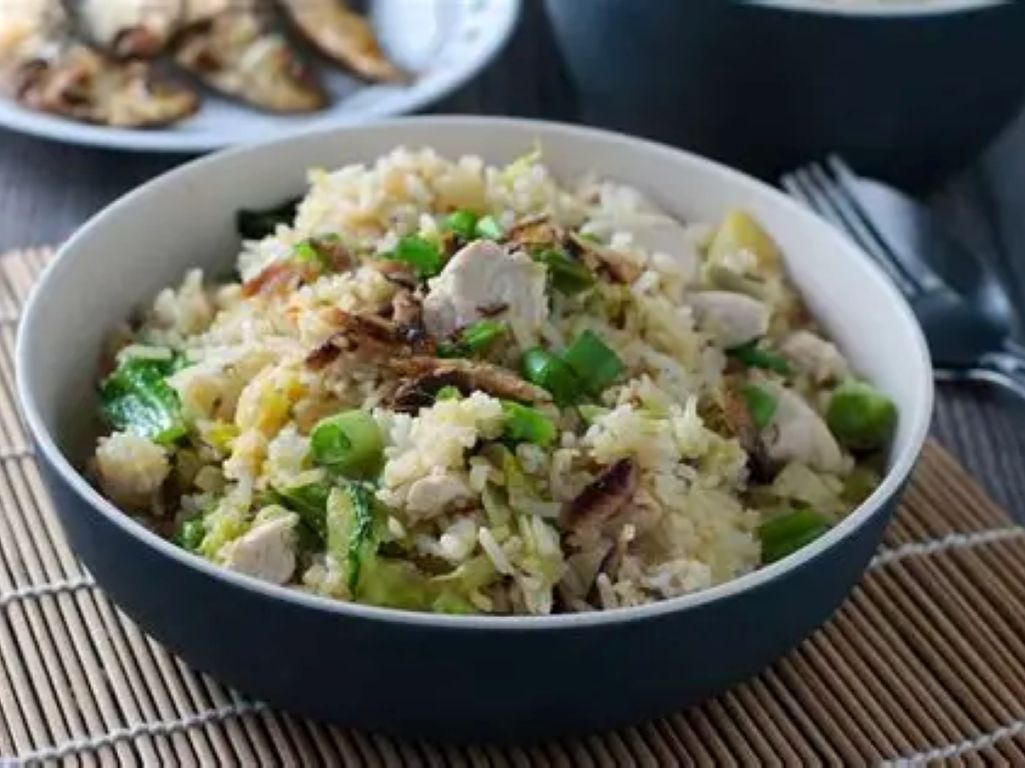 Salt Fish w/ Chicken Fried Rice / Cá muối xào cơm chiên gà / 咸鱼鸡肉炒饭.