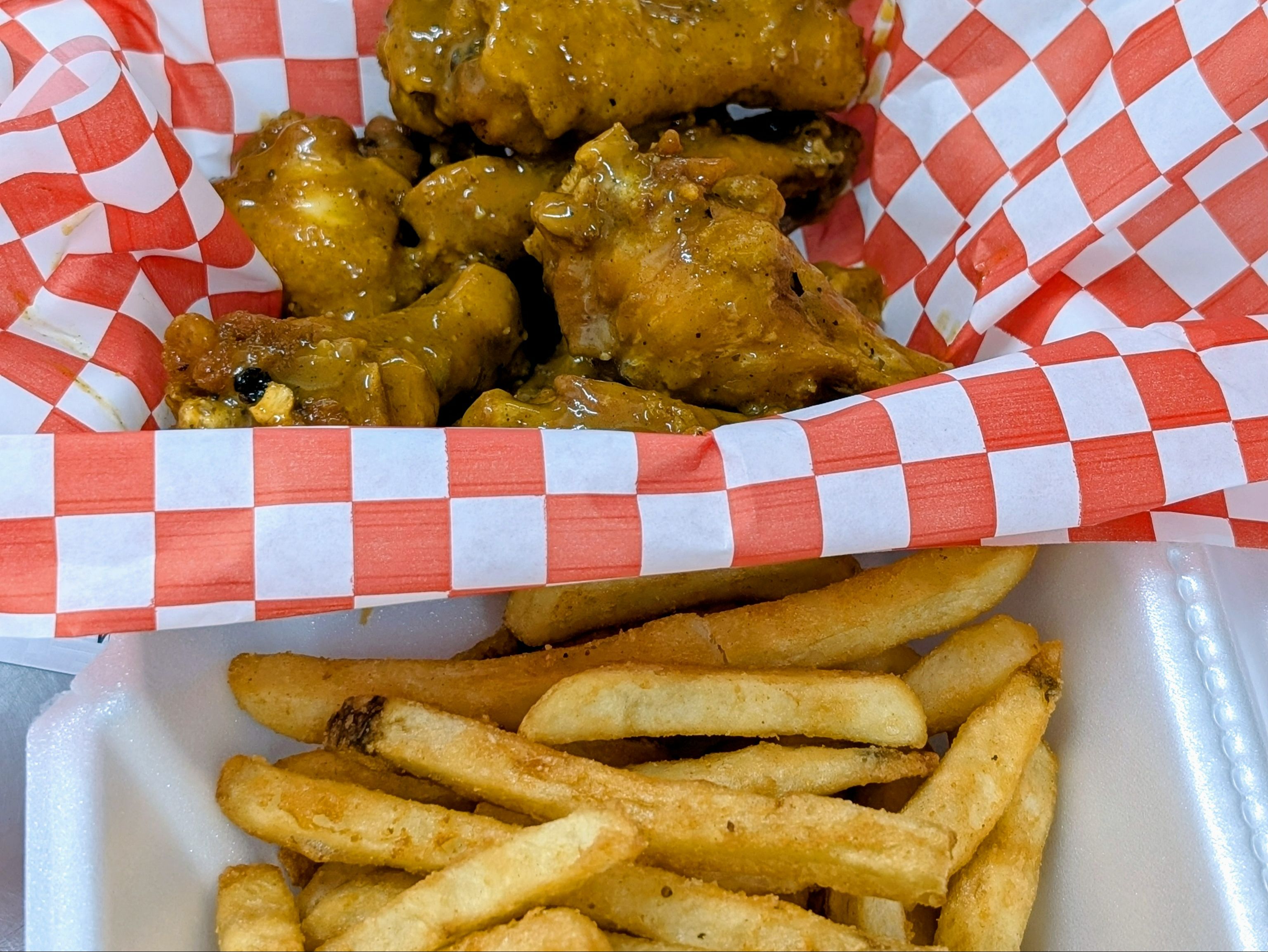 Wings Traditional 7pc Combo 1 Sauce.