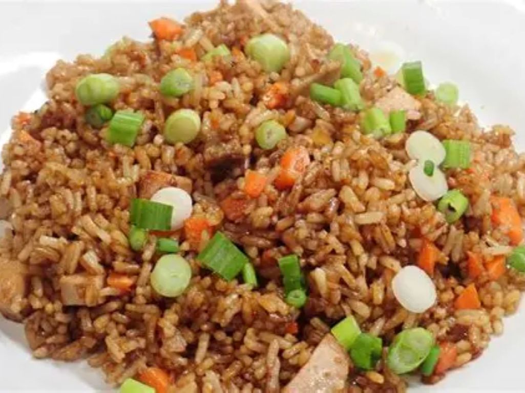 Roast Pork Fried Rice / Cơm chiên thịt heo quay / 叉烧炒饭.