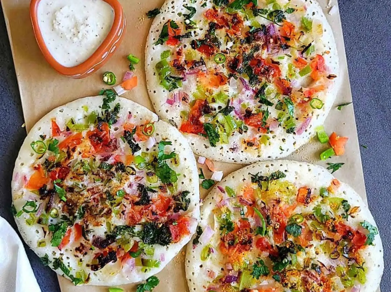 Onion Chilli Uthappam (2 Pieces).