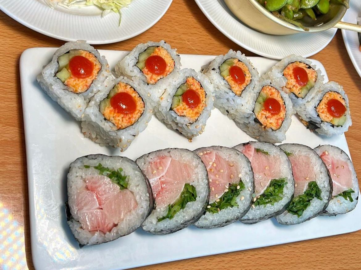 YELLOWTAIL ROLL / NEGIHAMA.