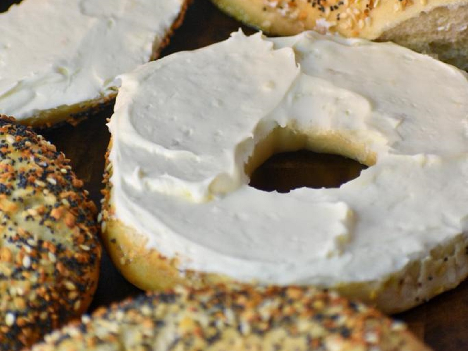 BAGEL W/CREAM CHEESE & HONEY