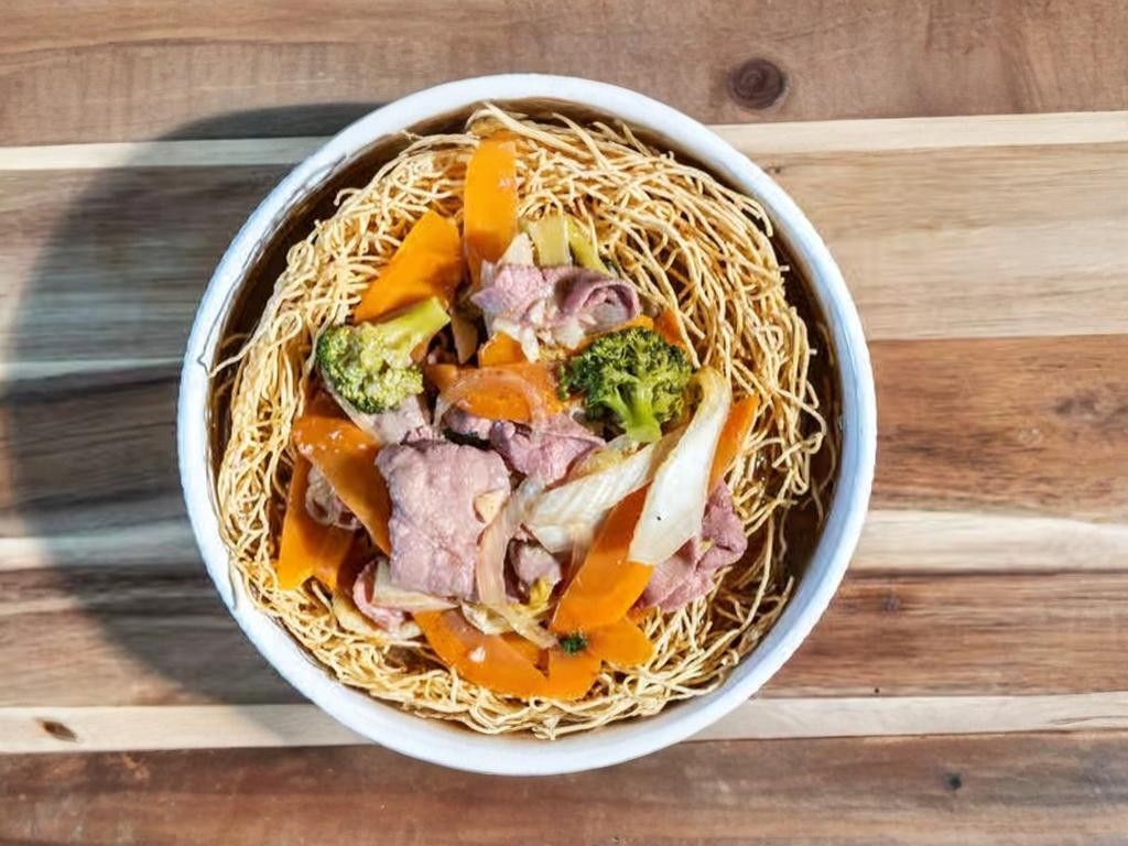 M93. Crispy Noodle with Beef & Broccoli.