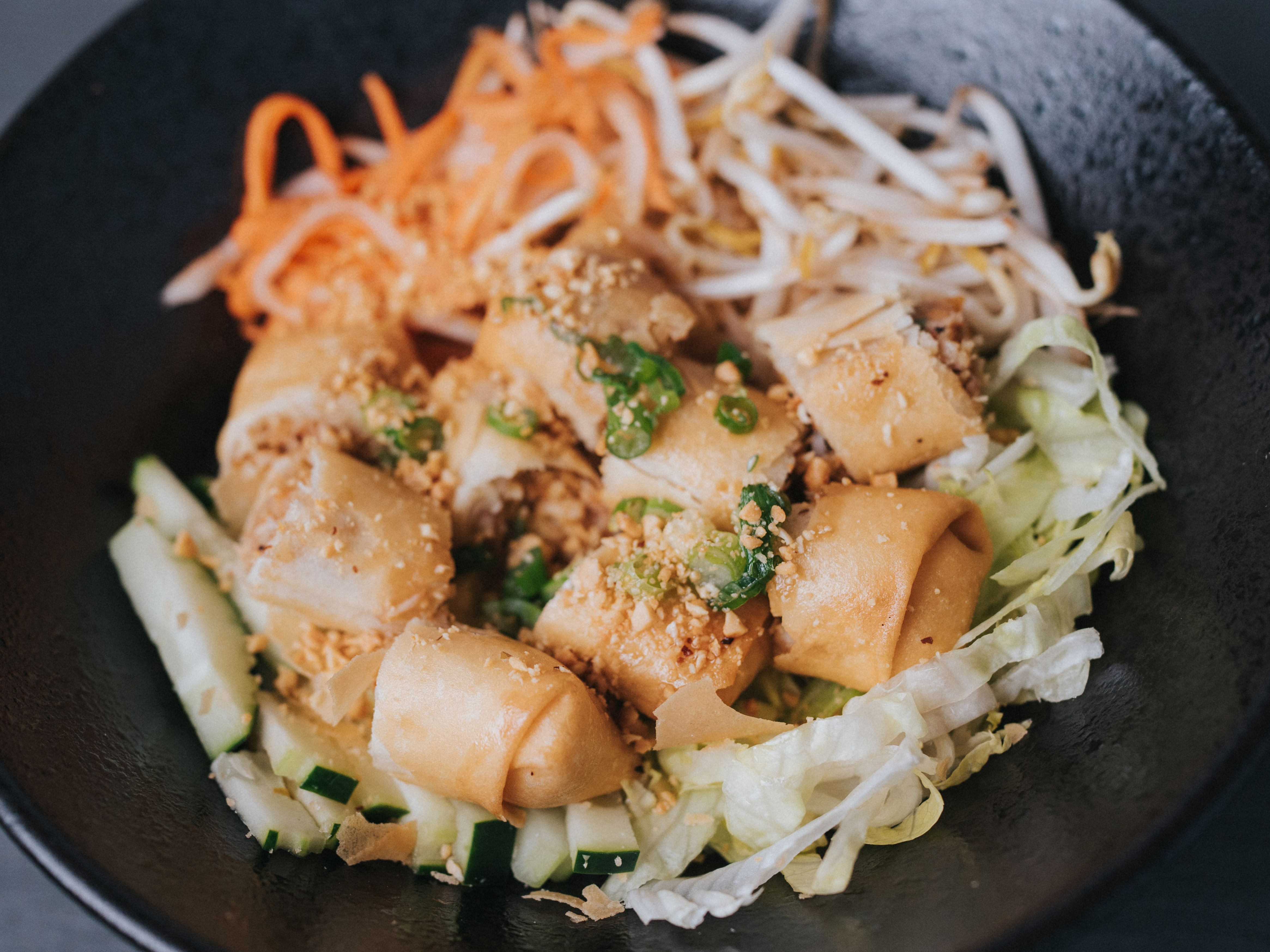 B7 - Vietnamese Egg Rolls Bun.