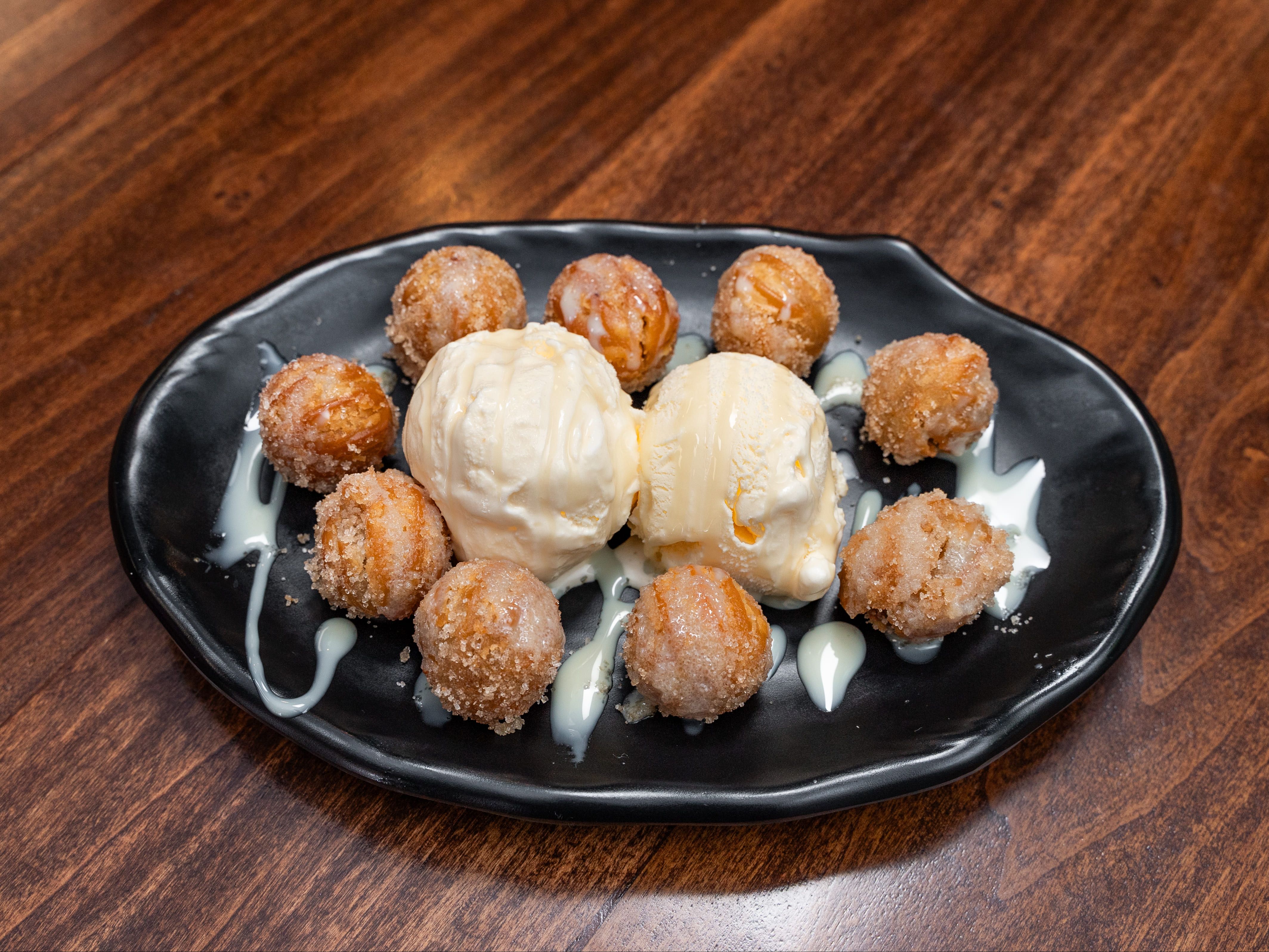 CHURROS CON CAJETA Y NIEVE
