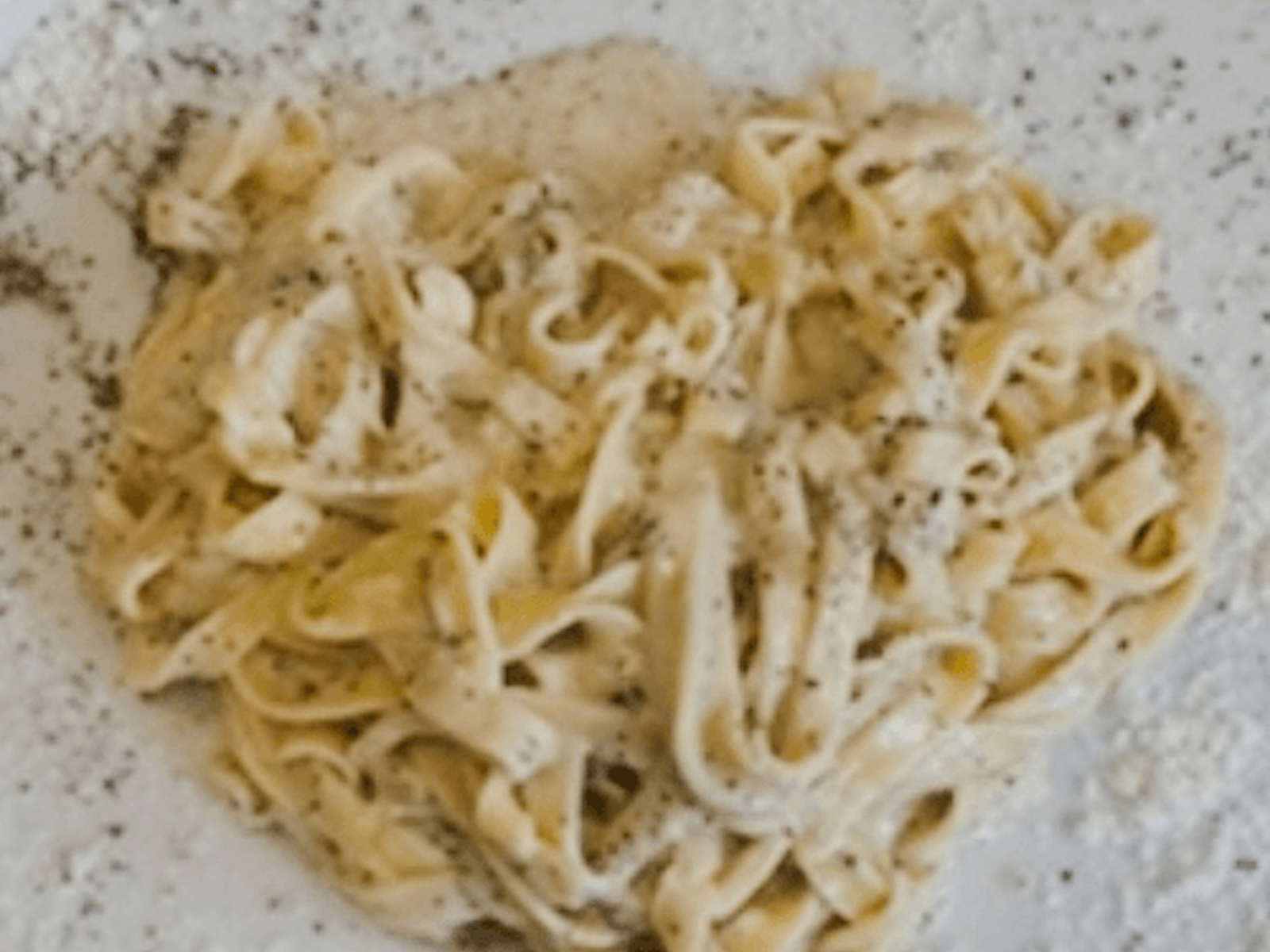 2 FETTUCCINE CACIO E PEPE.