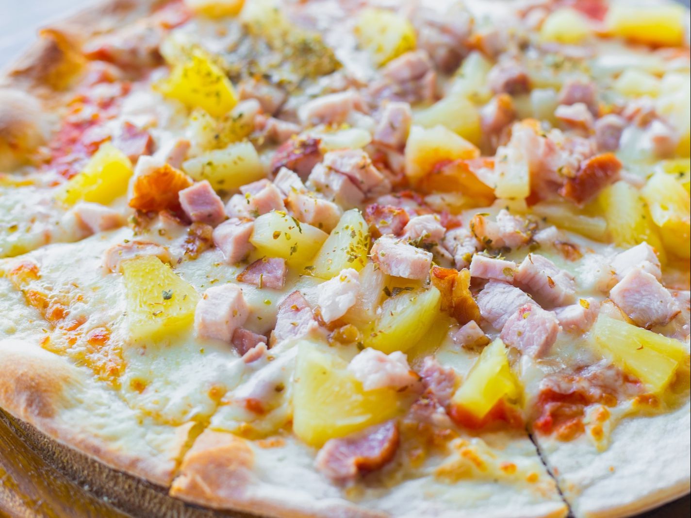 Hawaiian Pizza Medium.