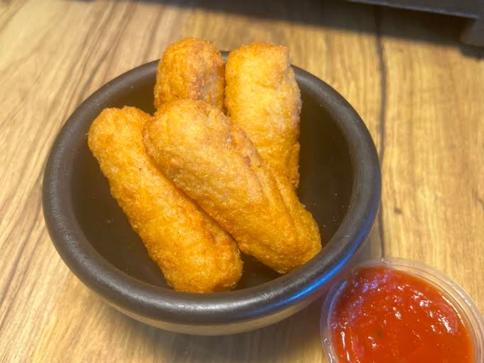 4 Mozzarella Cheese Sticks.