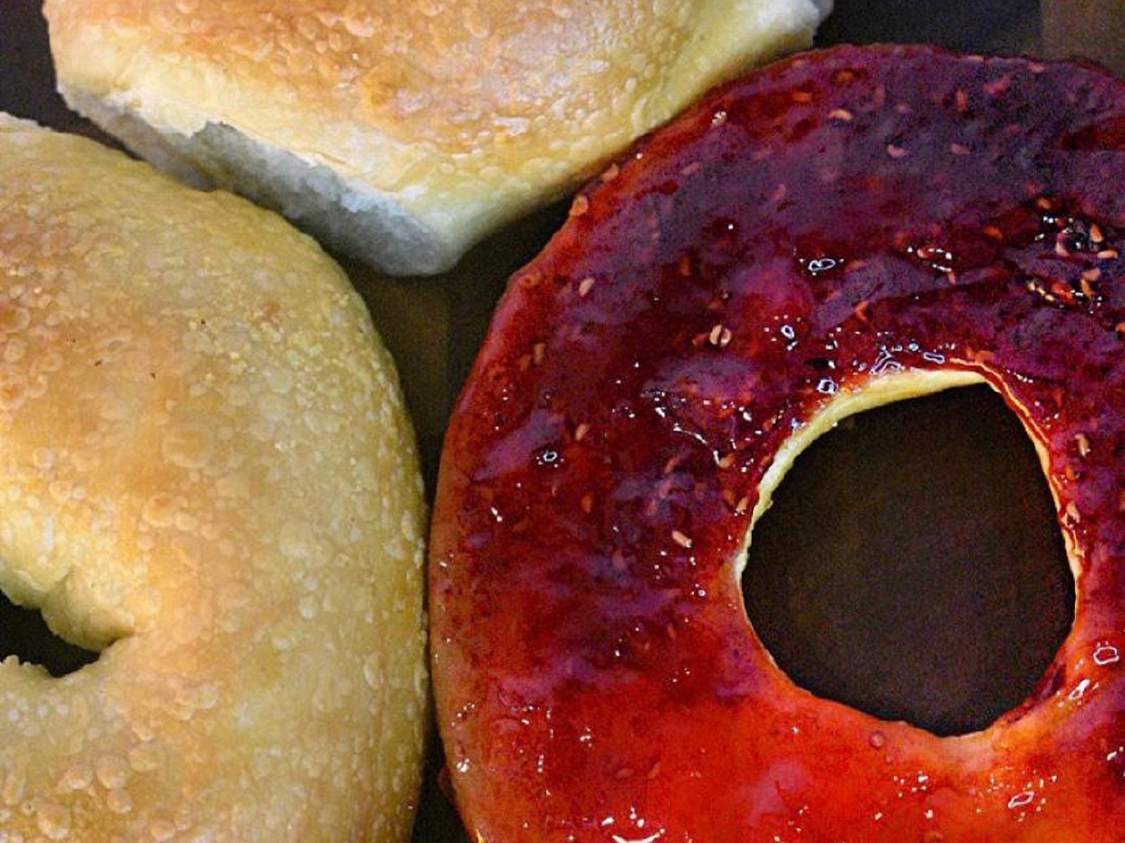 BAGEL W/CREAM CHEESE & JELLY.