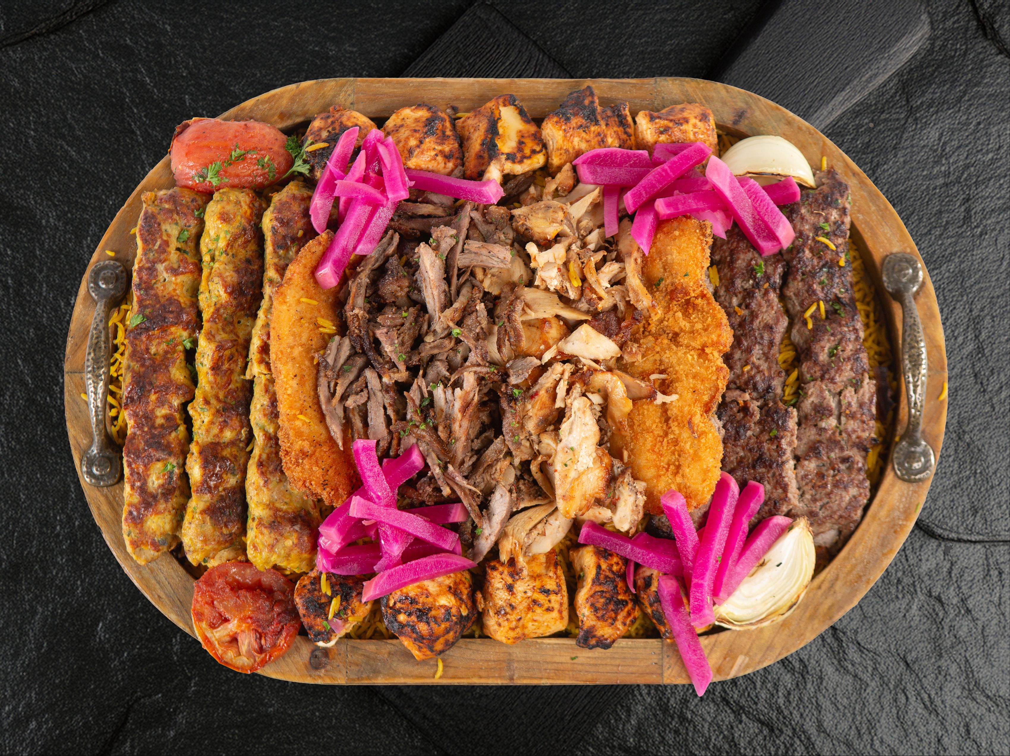 Platter for 5 People / صحن مشكل لخمسة أشخاص.