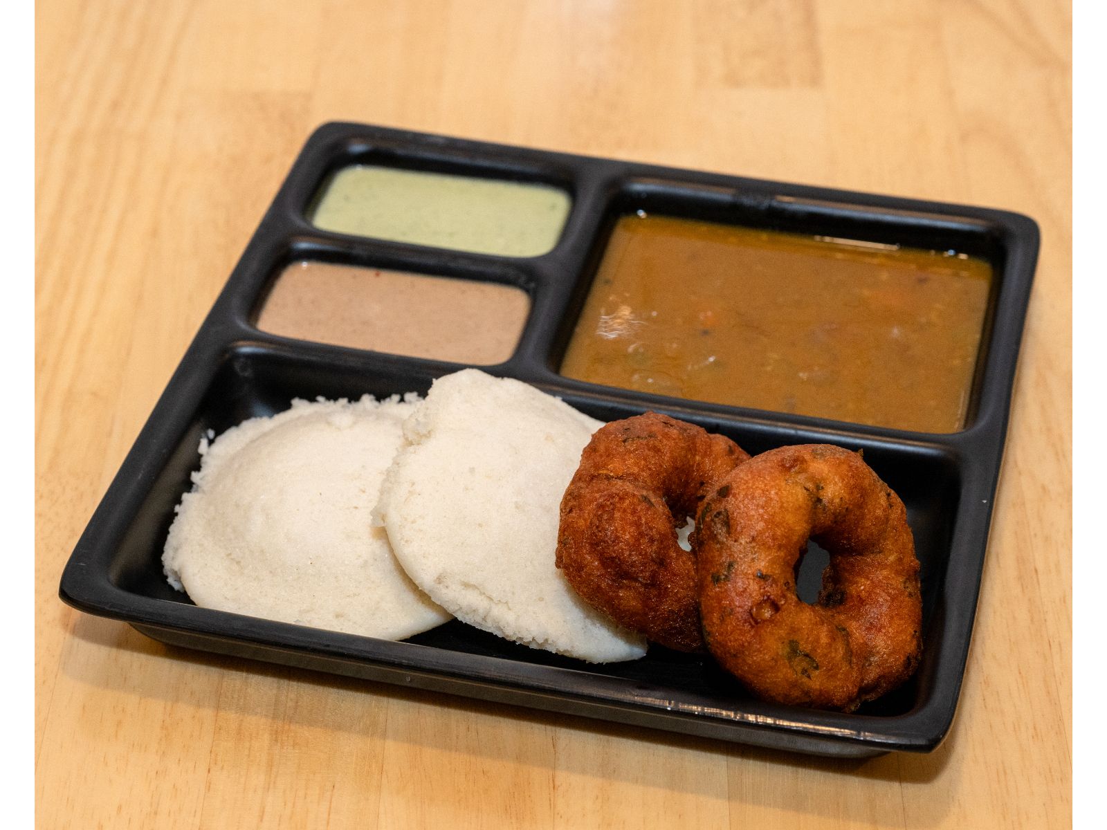 Combo 1: 2Idly, 2Vada.