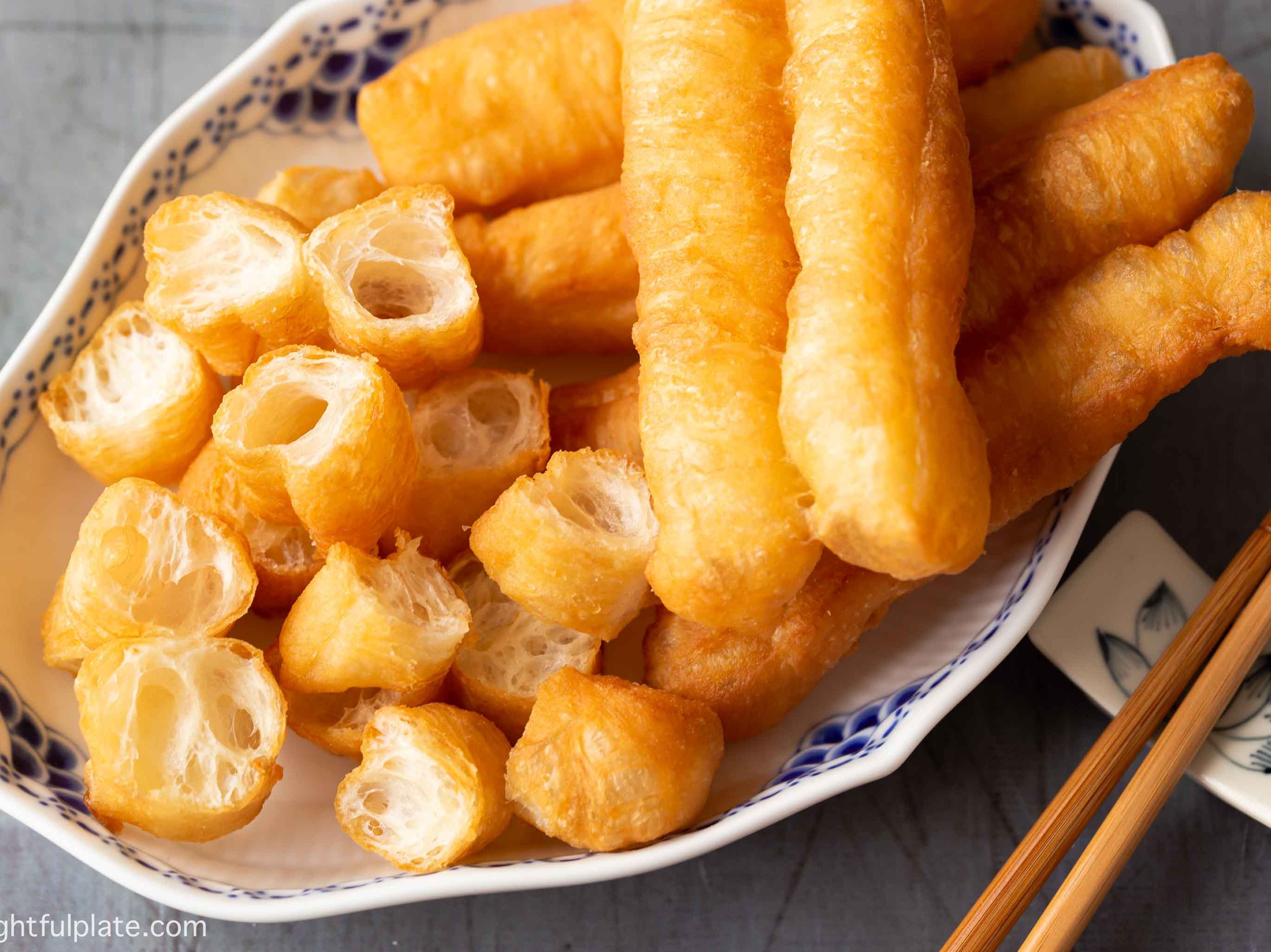 Fried Dough Sticks (medium) / Quẩy / 油条.