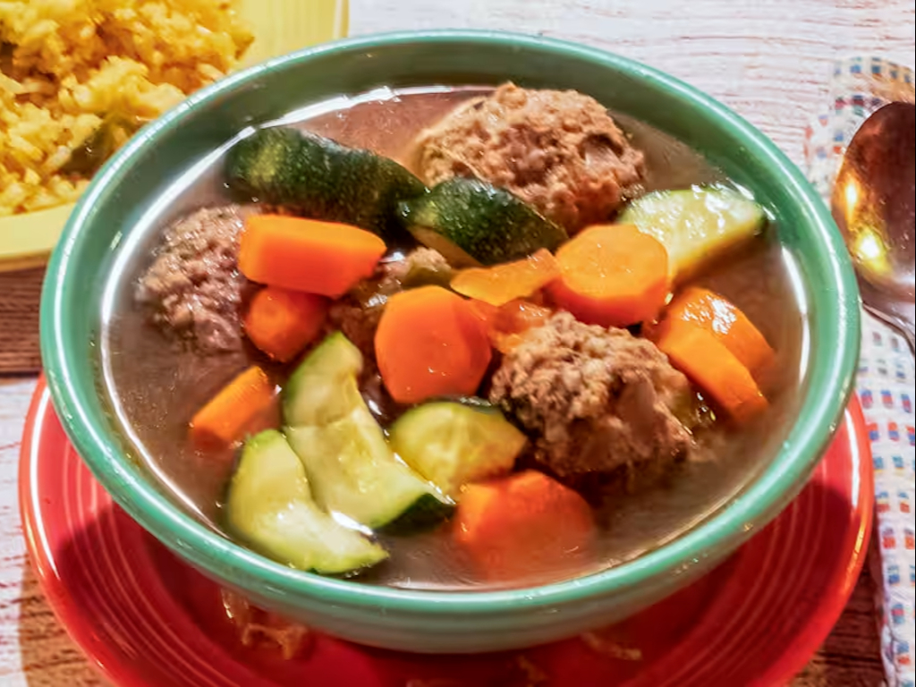 Caldo de Albondigas