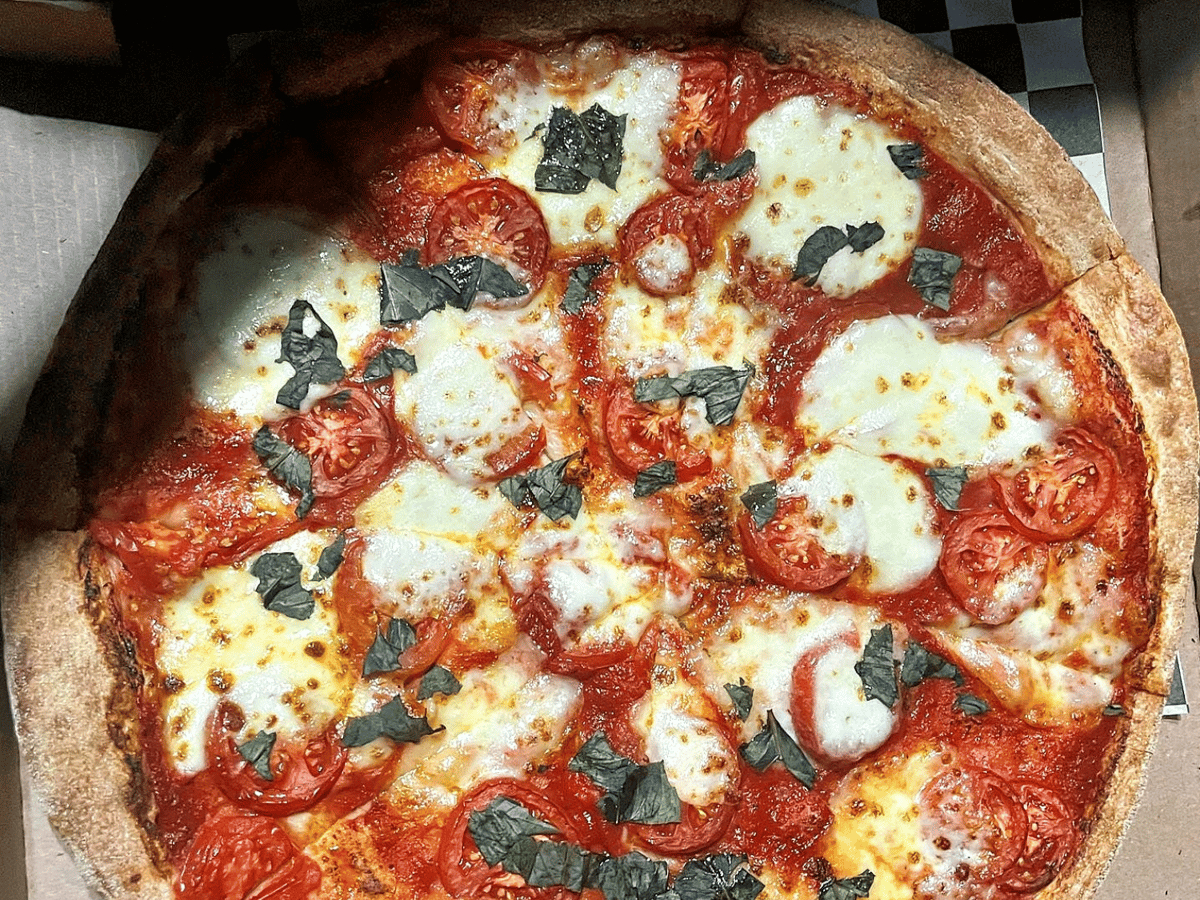 16" Margherita Pizza.