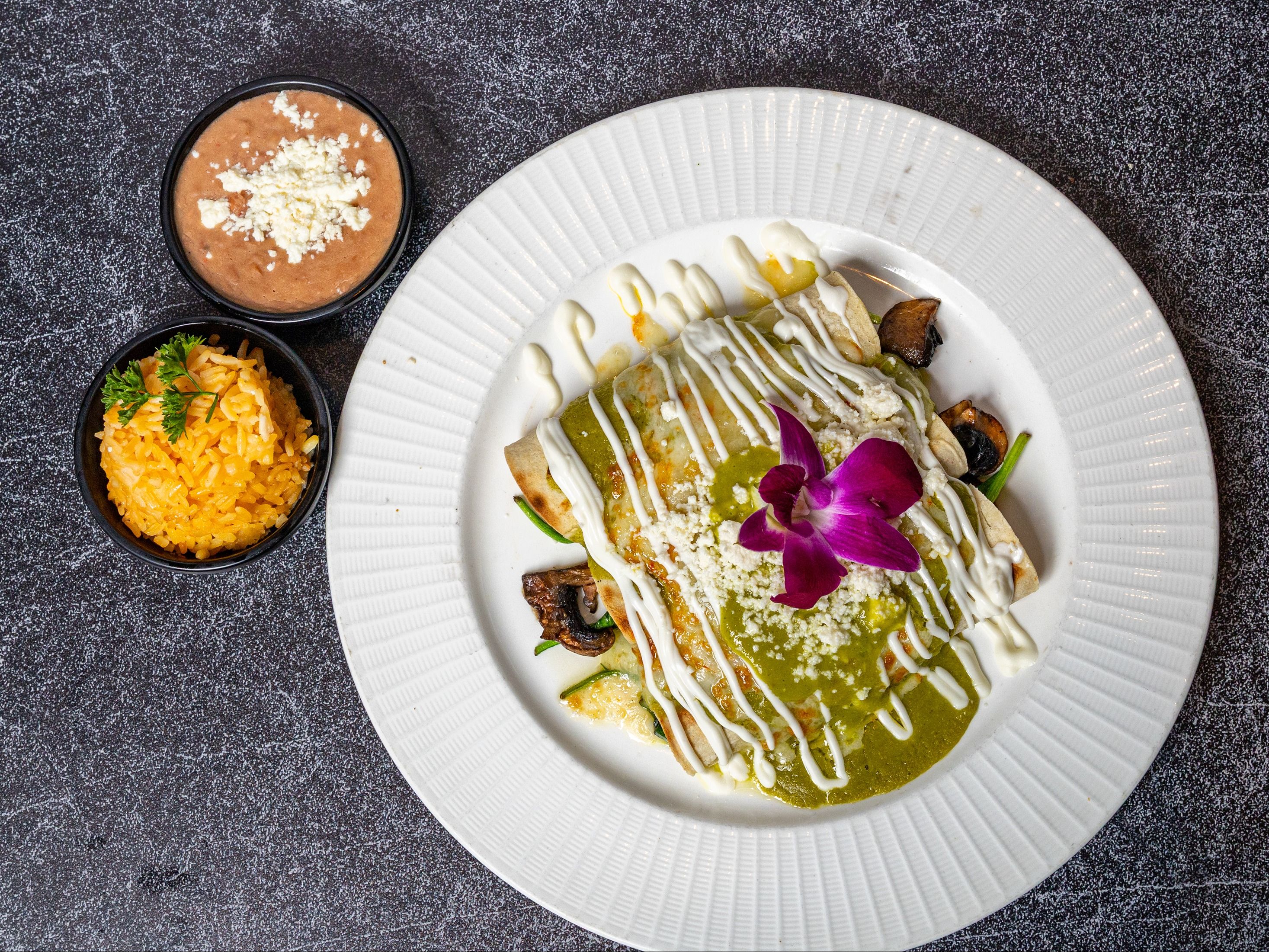 Enchilada de Hongos y Espinaca.