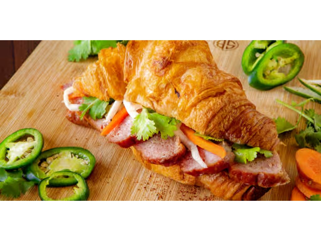 B10. PORK PATTIES / CROISSANT NEM NƯỚNG.