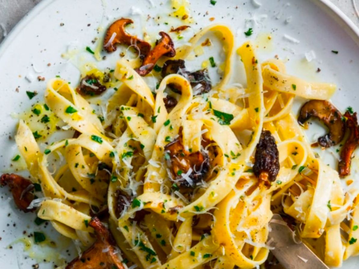 Fettuccine W/ Clam Sauce.
