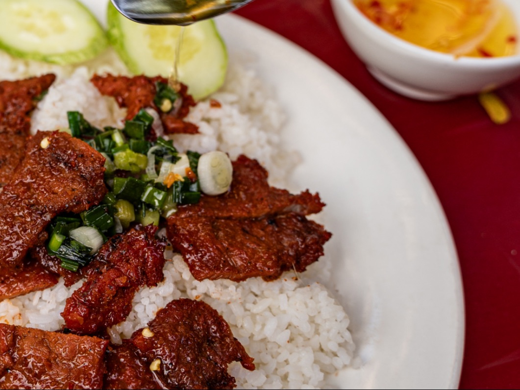 29A BROKEN RICE WITH GRILLED BEEF.