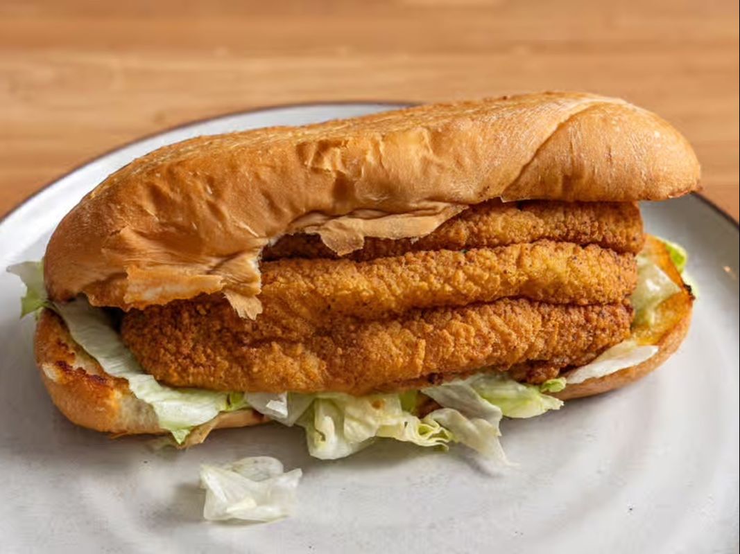 60. Fish Sandwich w/Fries.