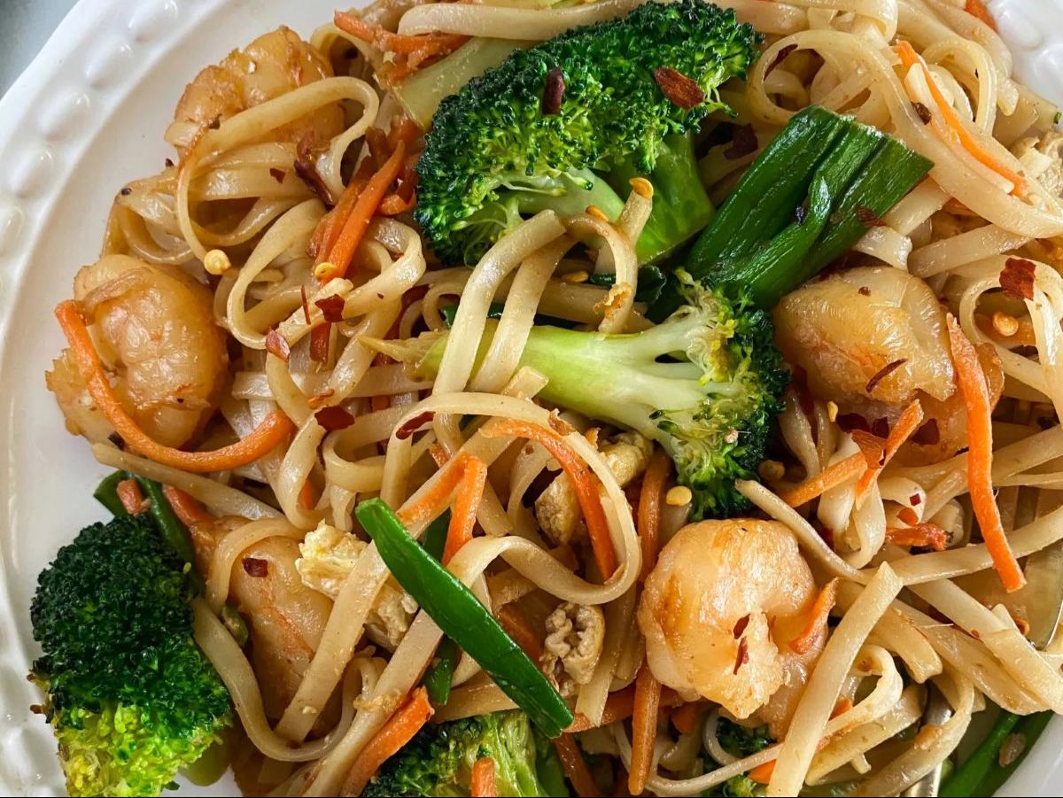 Steam Rice Noodle With Shrimp/banh Uot Tom.