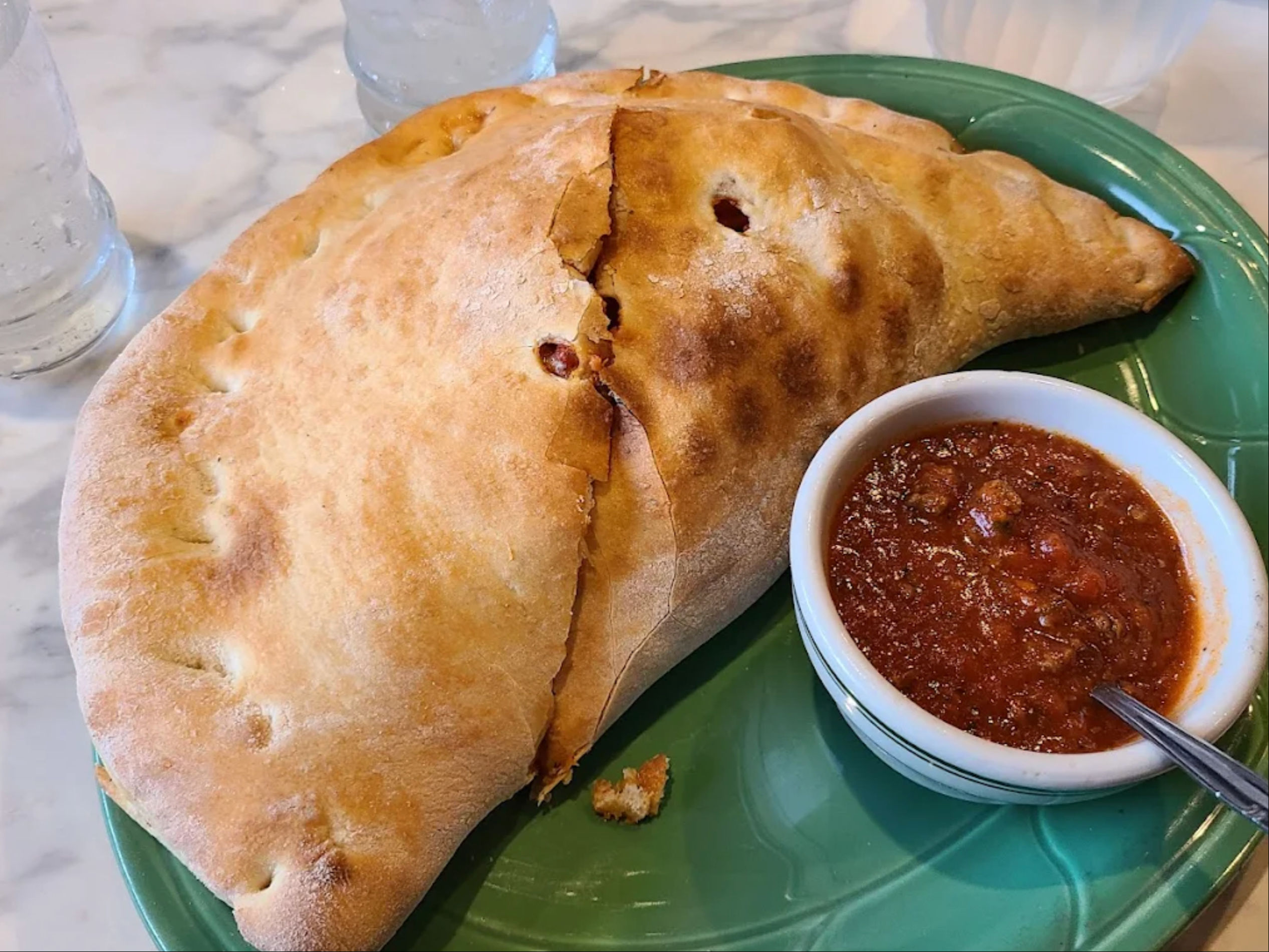 Paradisos Special Calzone.