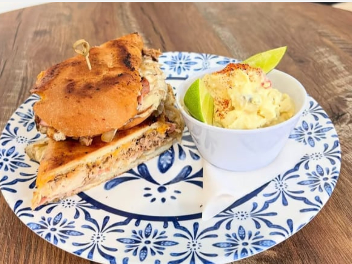 Pan con Lechon.