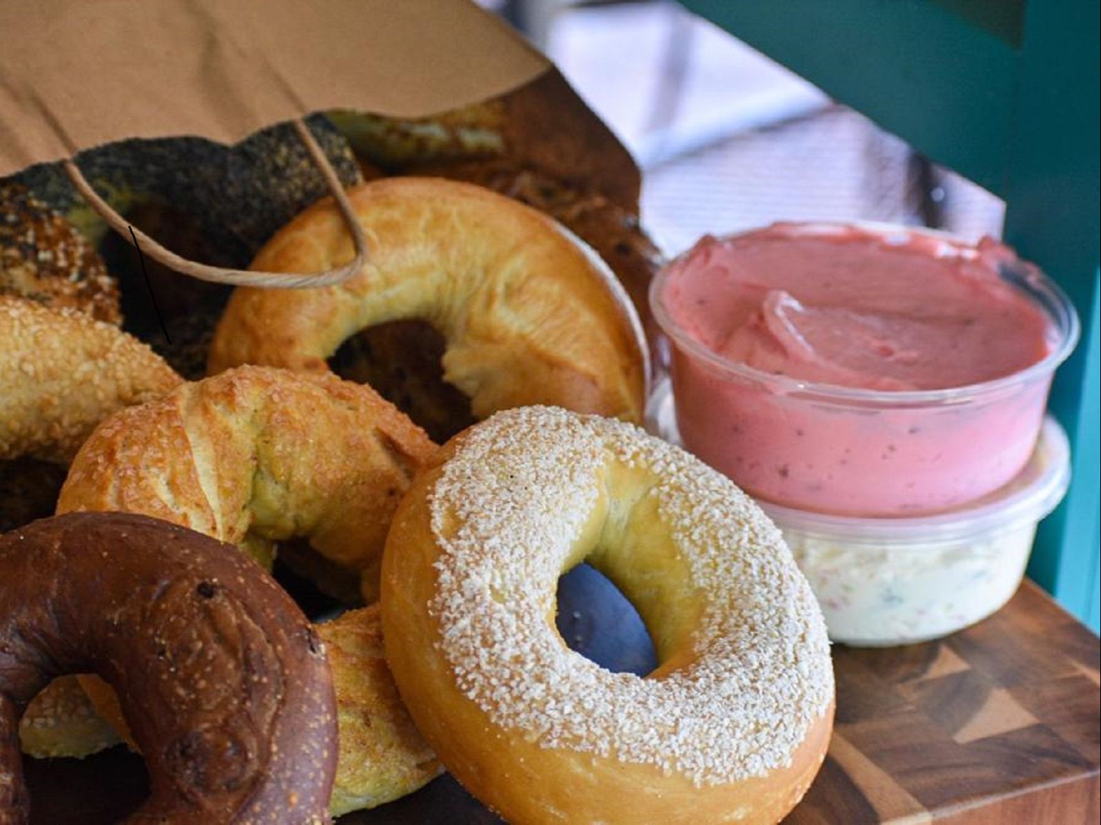 NAKED BAGELW/SIDE CREAM CHEESE.