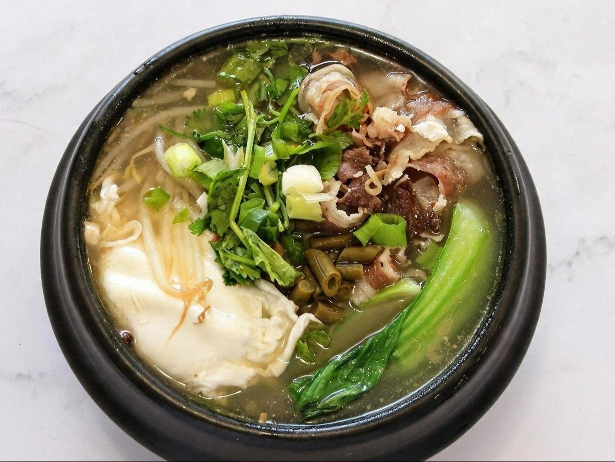L - Sliced Beef Rice Noodle Soup.