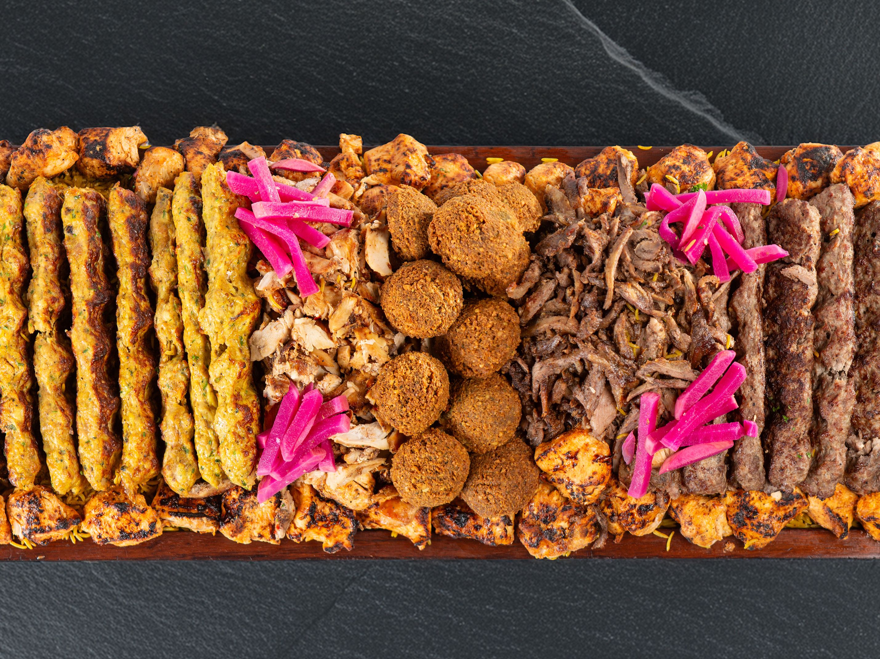 Platter for 10 People / صحن مشكل لعشرة أشخاص.