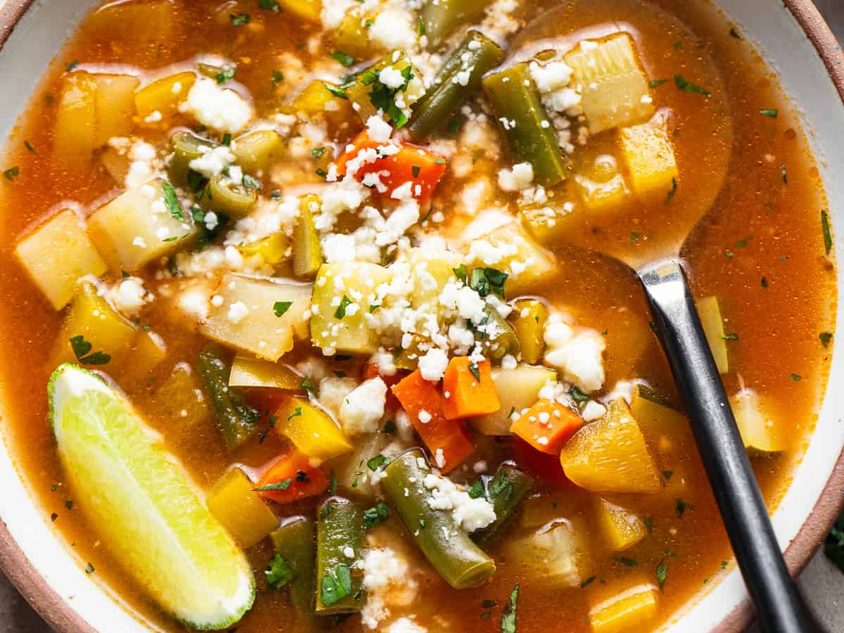 MEXICAN STLYE VEGGIE SOUP.