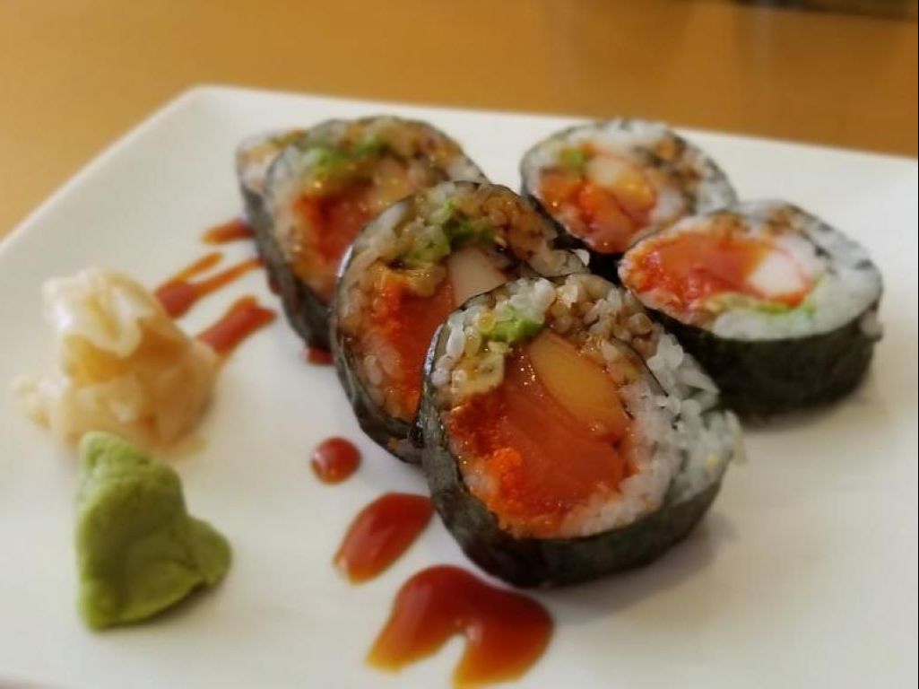 Balm Roll, Crab stick, salmon, avocado, fish egg.