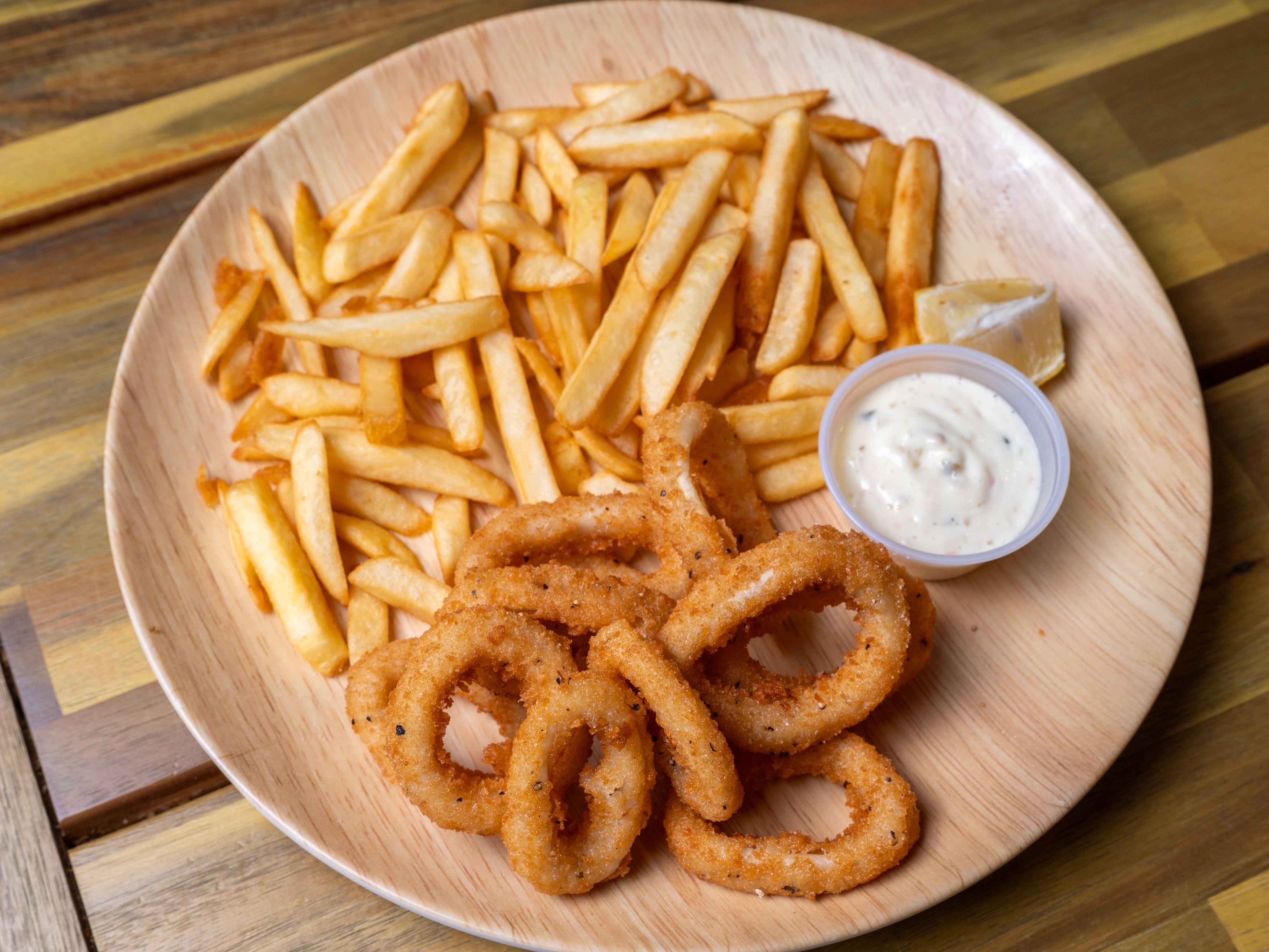 CALAMARI & Chips.