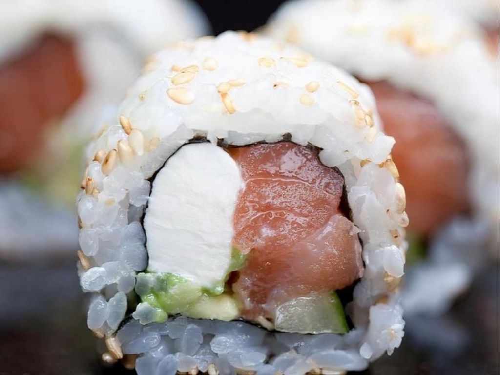 Philly Roll, Smoked salmon, cucumber, cream cheese.