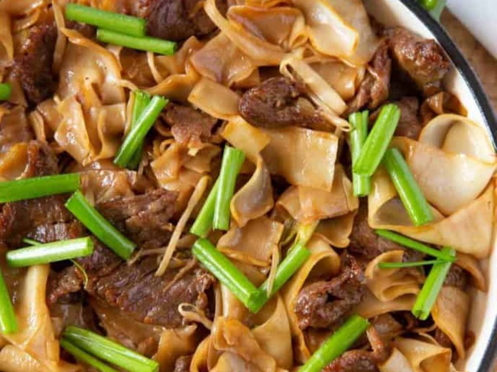 Assorted Meat Chow Fun / Mì Xào Thập Cẩm / 什锦干炒牛河.